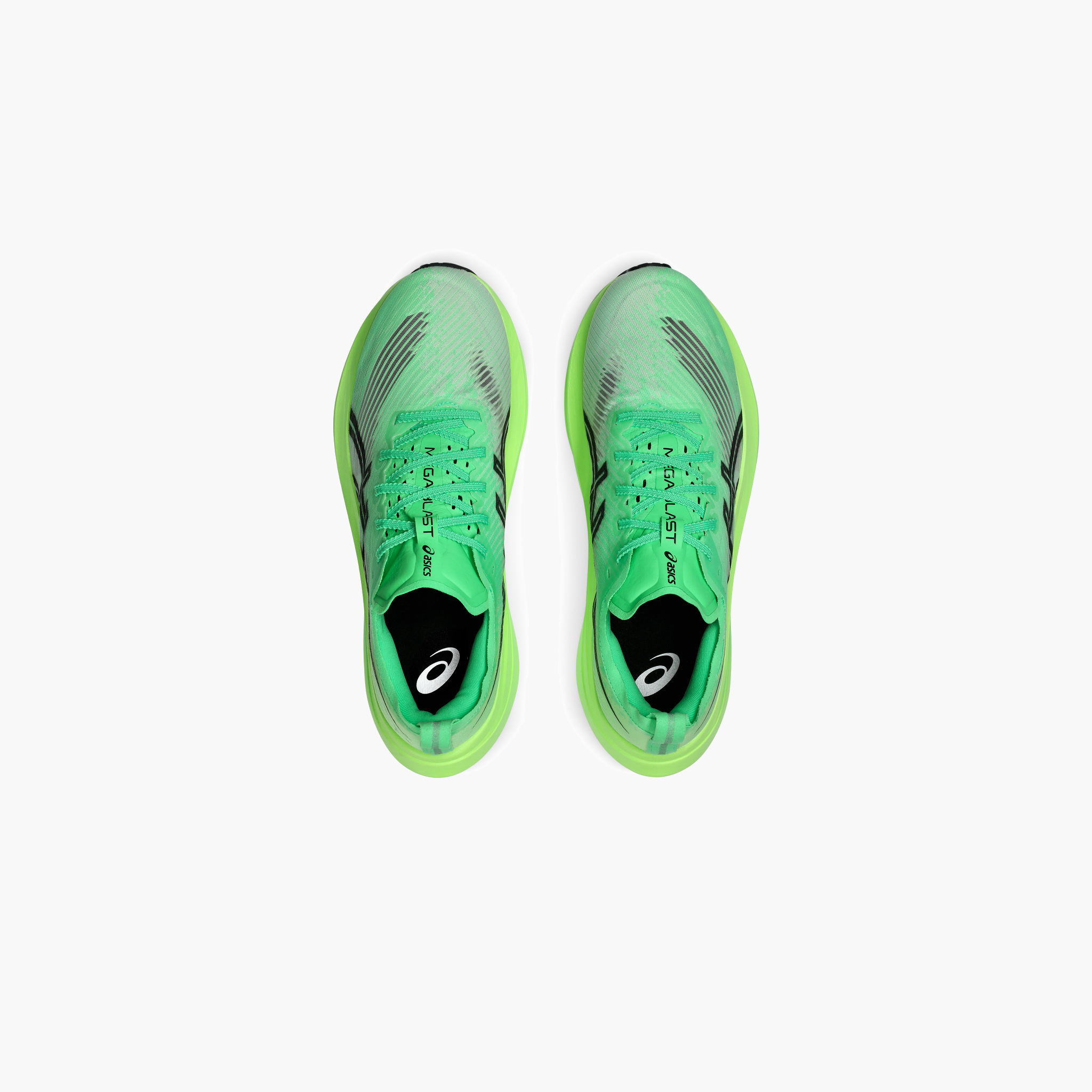 Overhead angle shot of All Gender Megablast in Vital Green / Black