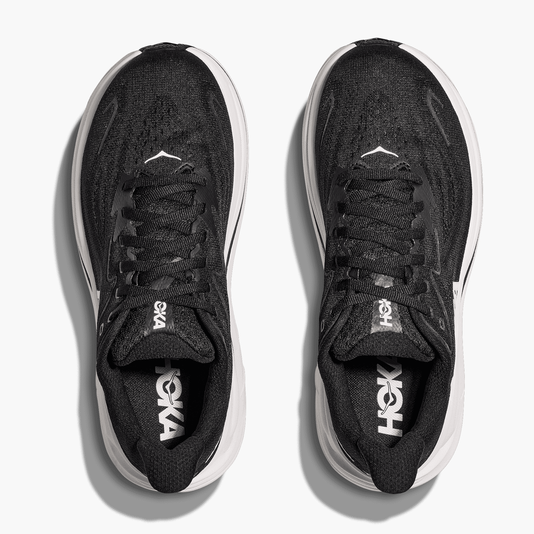 Overhead angle shot of Women's Clifton 10 in Black / White