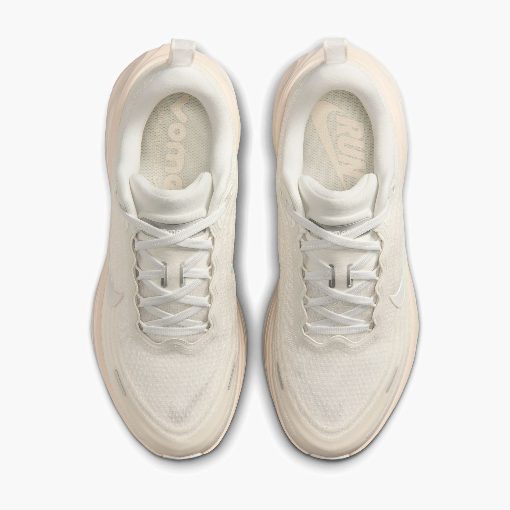 Overhead angle shot of Women's Vomero Plus in Summit White / Chalk-Phantom-Pure Platinum