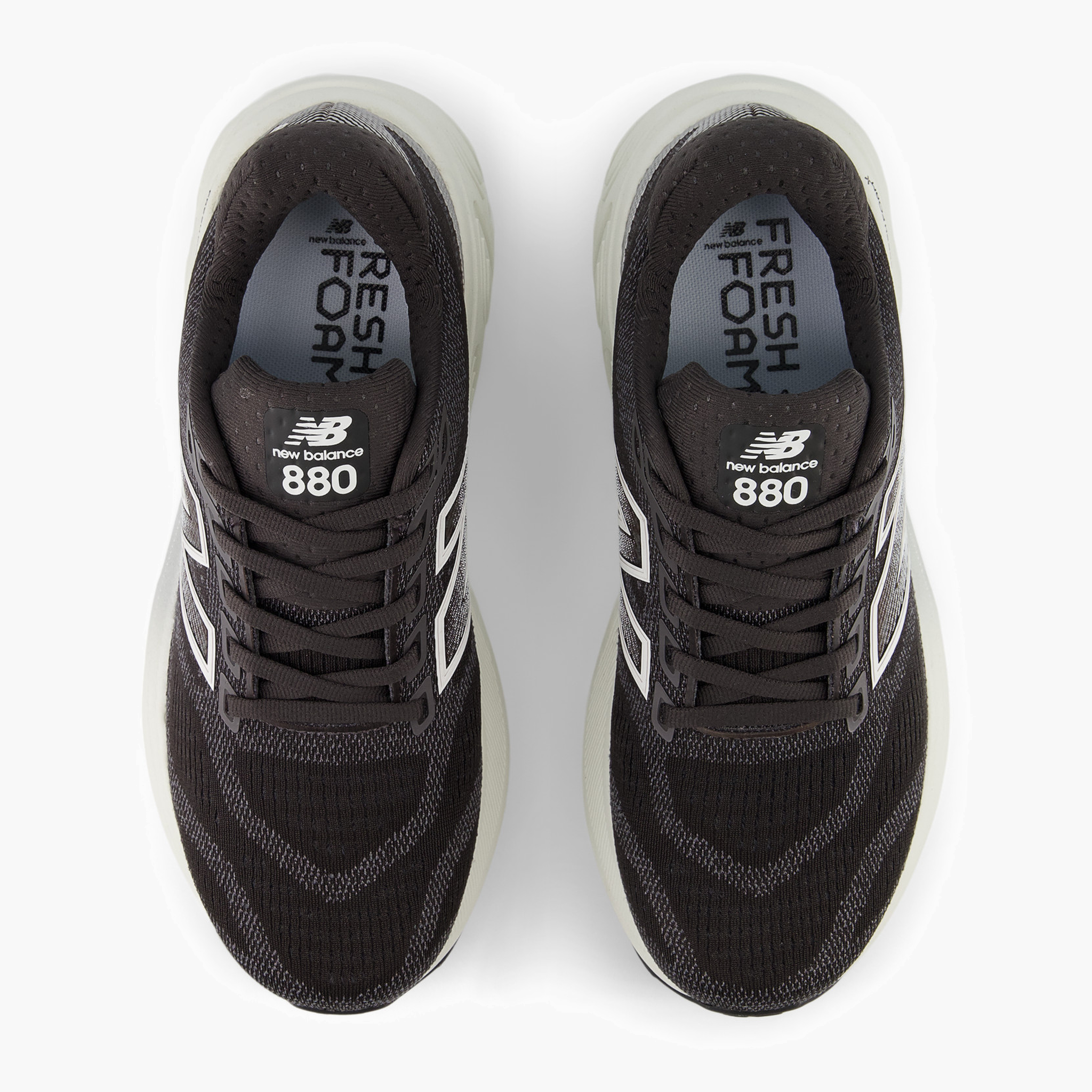 Overhead angle shot of Women's 880 v15 in Black Cement