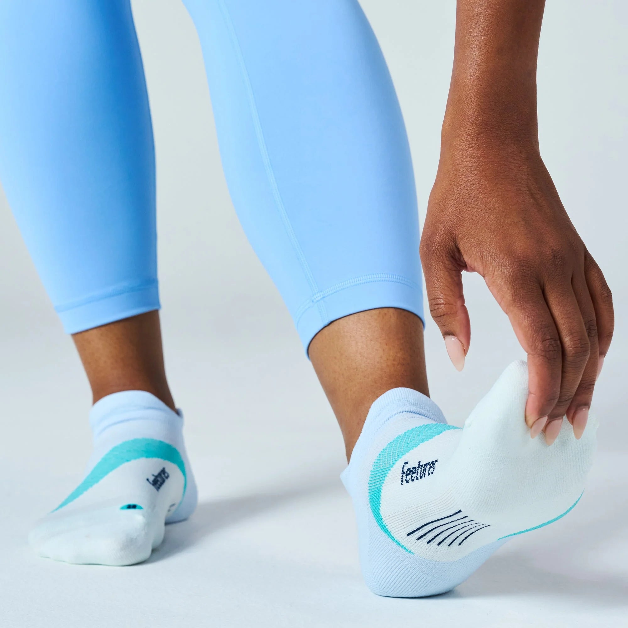Elite Light Cushion No Show Tab Socks
