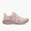 Lateral angle shot of Women's Novablast 5 in Pearl Pink / Morganite