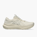 Lateral angle shot of Women's GT-2000 14 in Oatmeal / White