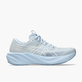 Lateral angle shot of Women's GT-2000 15 in Solid Air / Cream