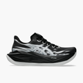 Lateral angle shot of All Gender Superblast 3 in Black / Black
