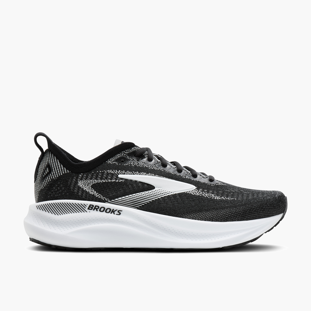 Lateral angle shot of Men's Adrenaline GTS 26 in Black / Grey / White