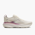 Lateral angle shot of Women's Adrenaline GTS 25 in Coconut / Argyle