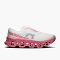 Lateral angle shot of Women's Cloudmonster 3 in Ivory | Camellia