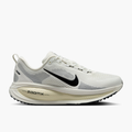 Lateral angle shot of Women's Vomero 18 in Summit White / Black-Coconut Milk