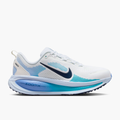 Lateral angle shot of Women's Vomero 18 in White / Midnight Navy-Blue Fury