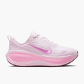Lateral angle shot of Women's Vomero Plus in Bleached Lilac / Lt Magenta-Pink Rise