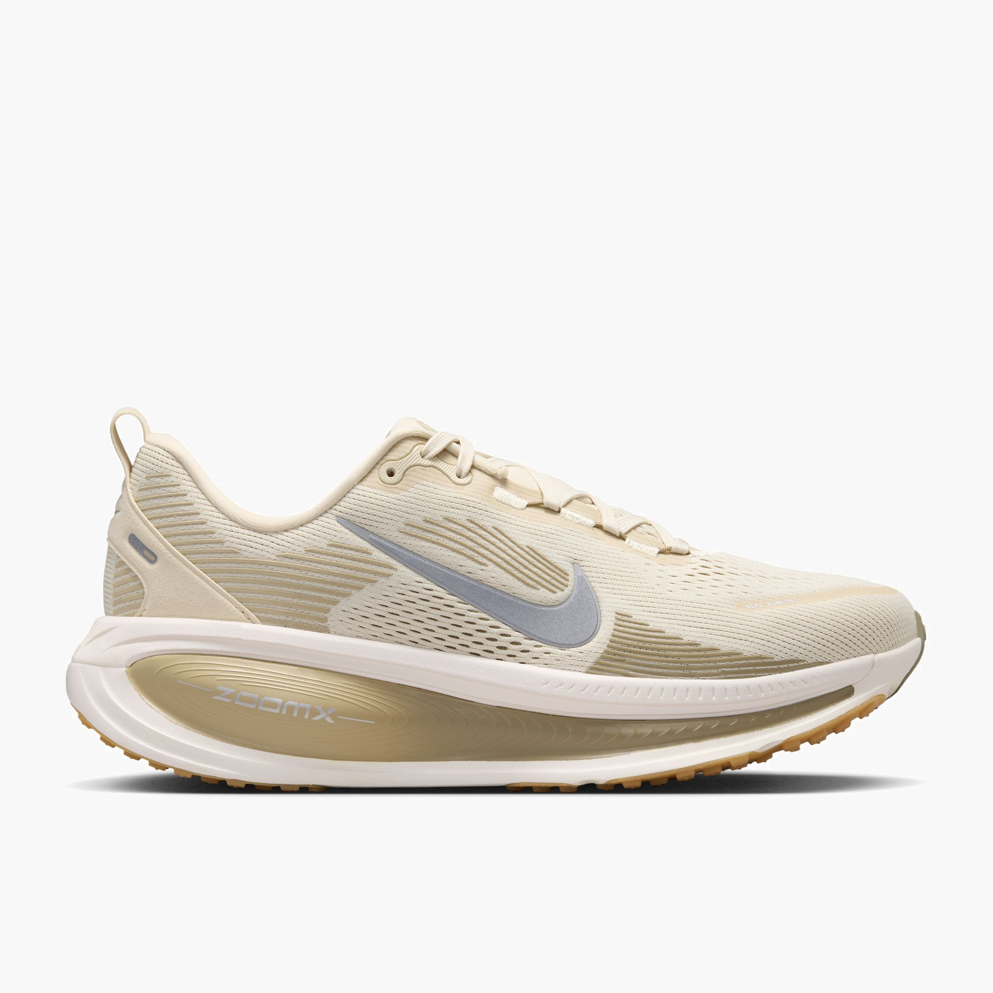 Lateral angle shot of Men's Vomero 18 in Lt Khaki / Metallic Silver-Desert Khaki