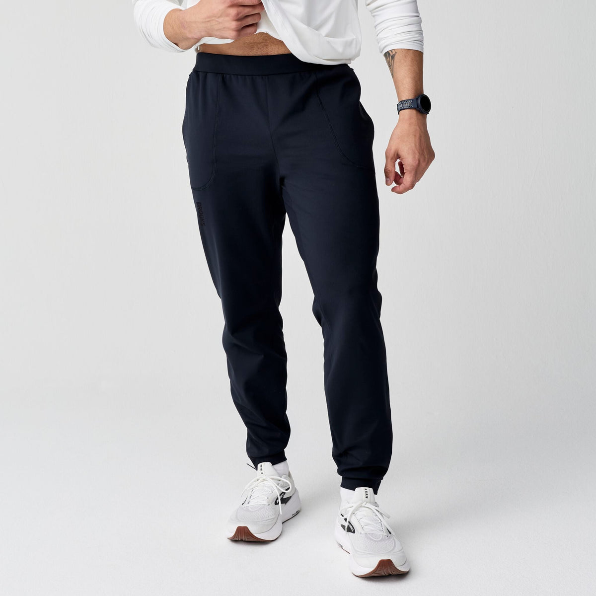 Men's Momentum Thermal Pant — on-body source 1 [211567-057]