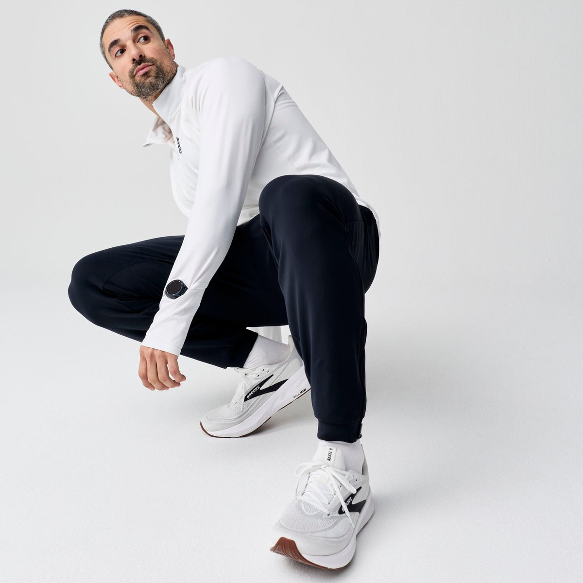 Men's Momentum Thermal Pant — on-body source 4 [211567-057]