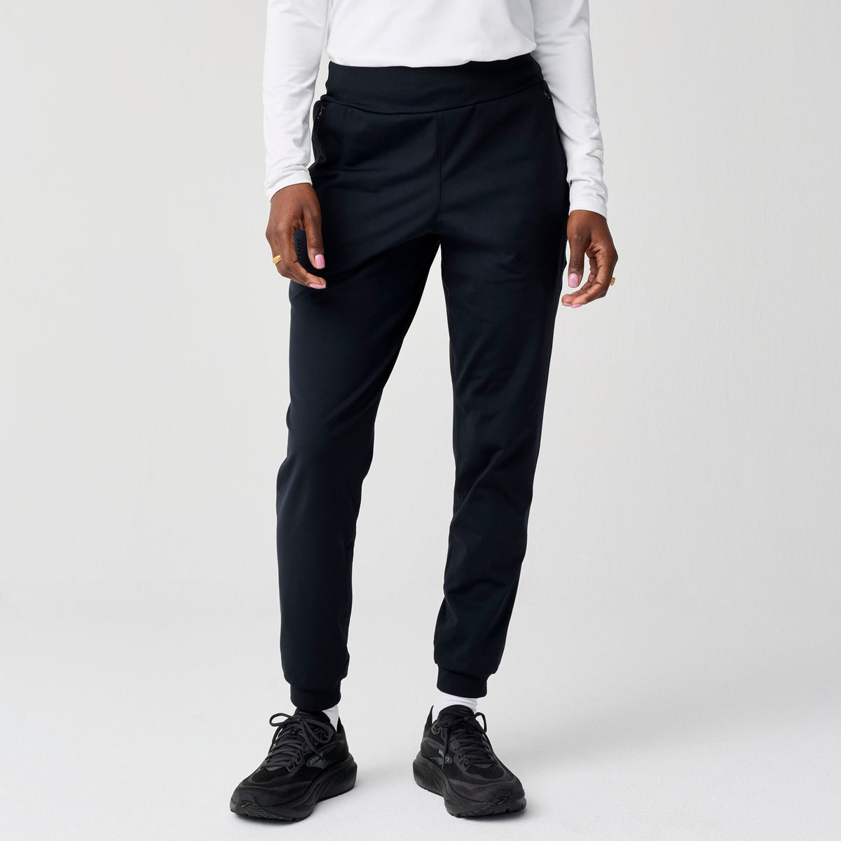 Women's Momentum Thermal Jogger 2.0 — on-body source 1 [221736-057]