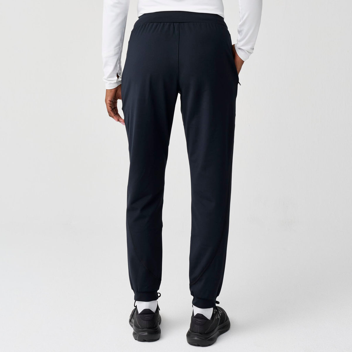 Women's Momentum Thermal Jogger 2.0 — on-body source 2 [221736-057]