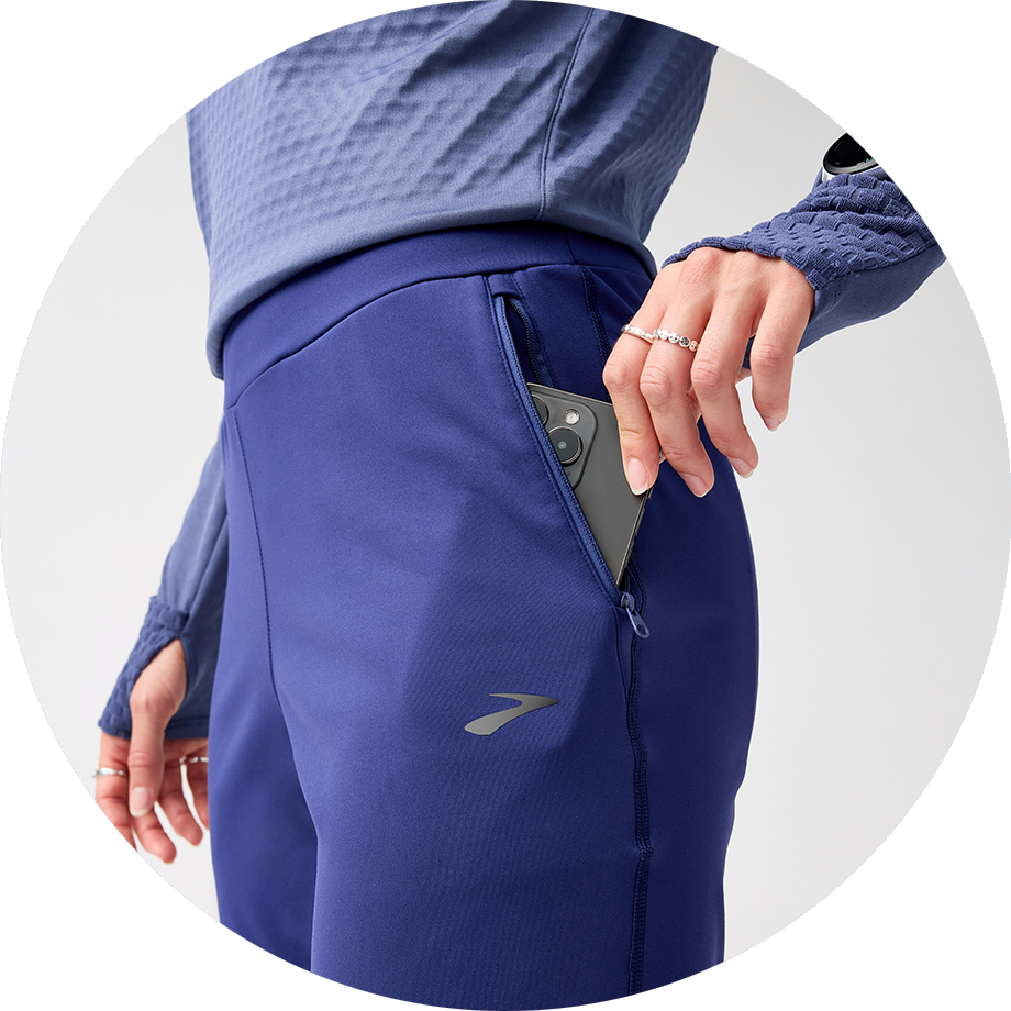 Women's Momentum Thermal Jogger 2.0 — Convenient storage