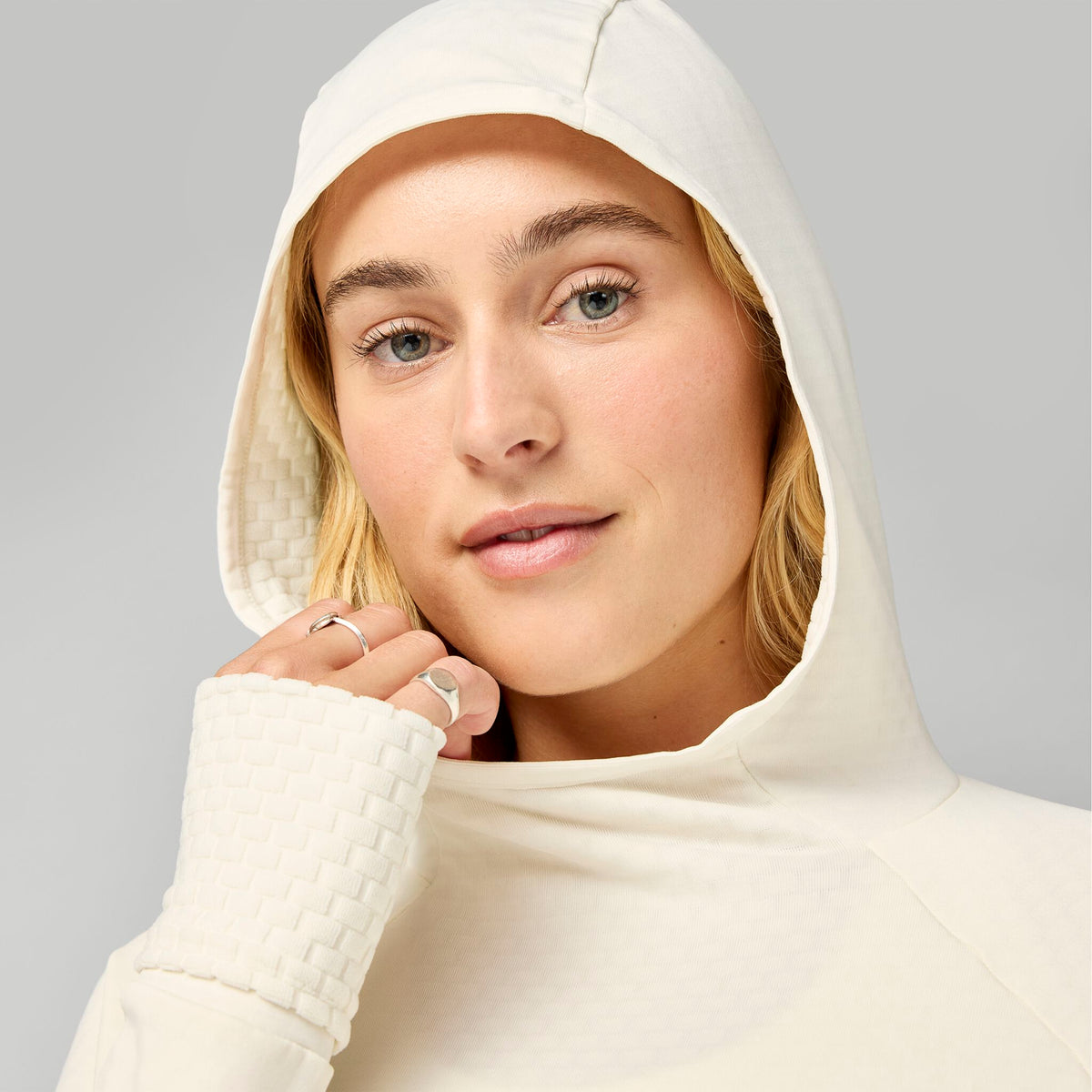 Women's Momentum Thermal Hoodie — on-body source 4 [221789-278]