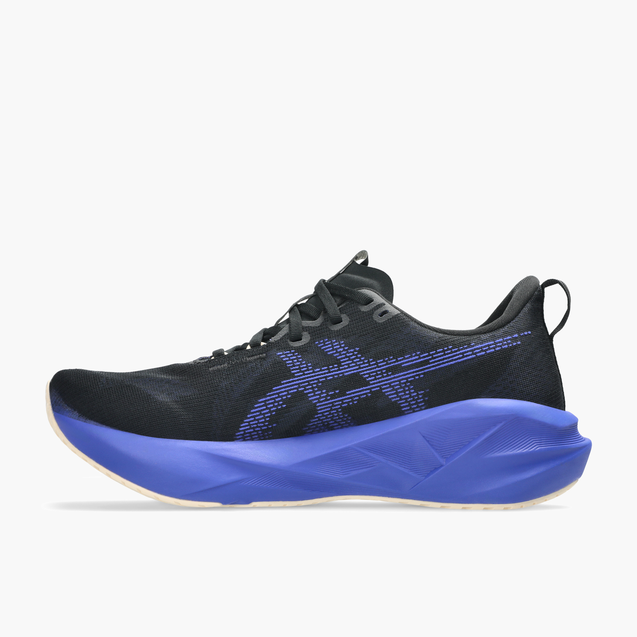 Medial angle shot of Men's Novablast 5 in Black / Cobalt Burst