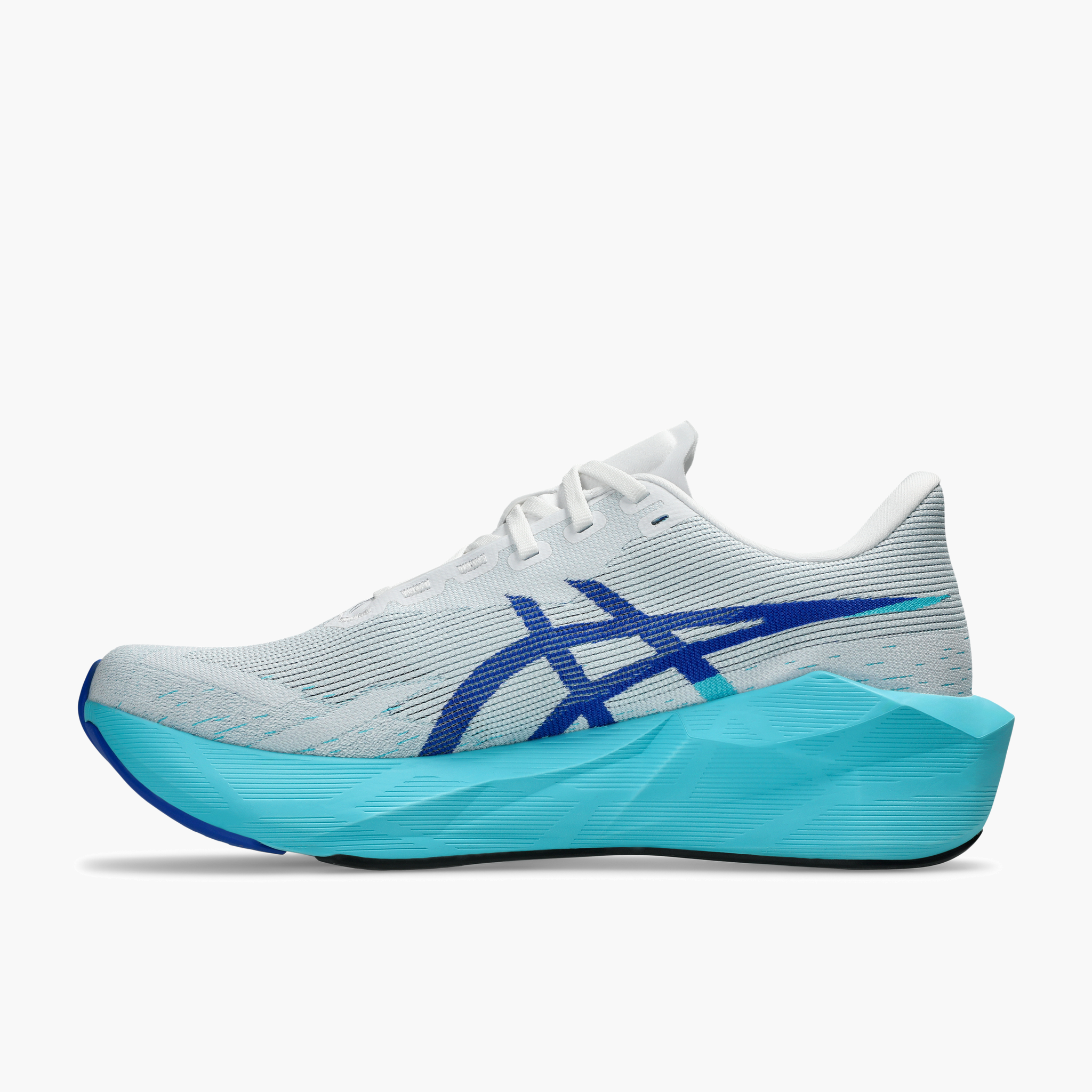Medial angle shot of Men's Novablast 6 in White / Energy Aqua