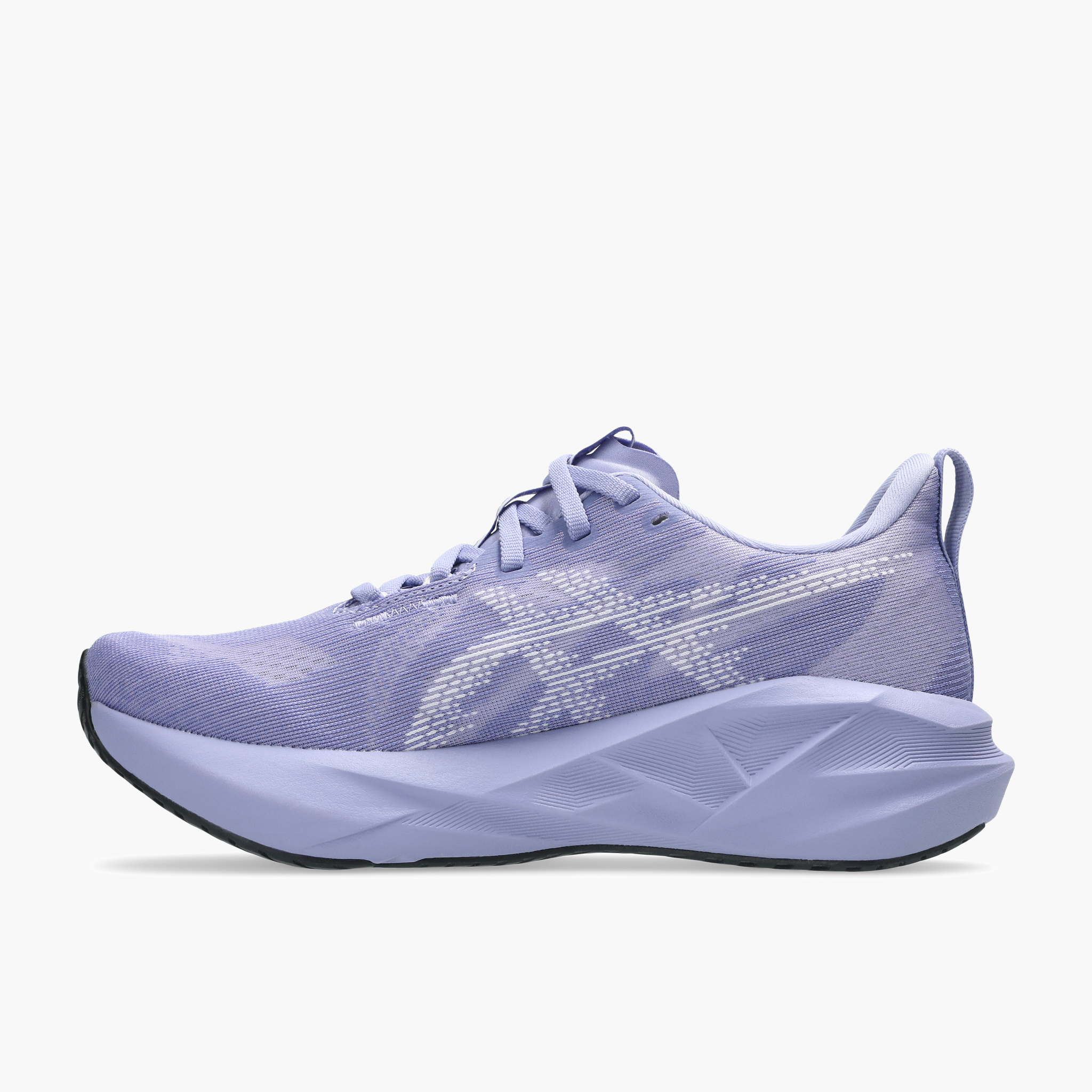 Medial angle shot of Women's Novablast 5 in Bluebell / Lilac Hint