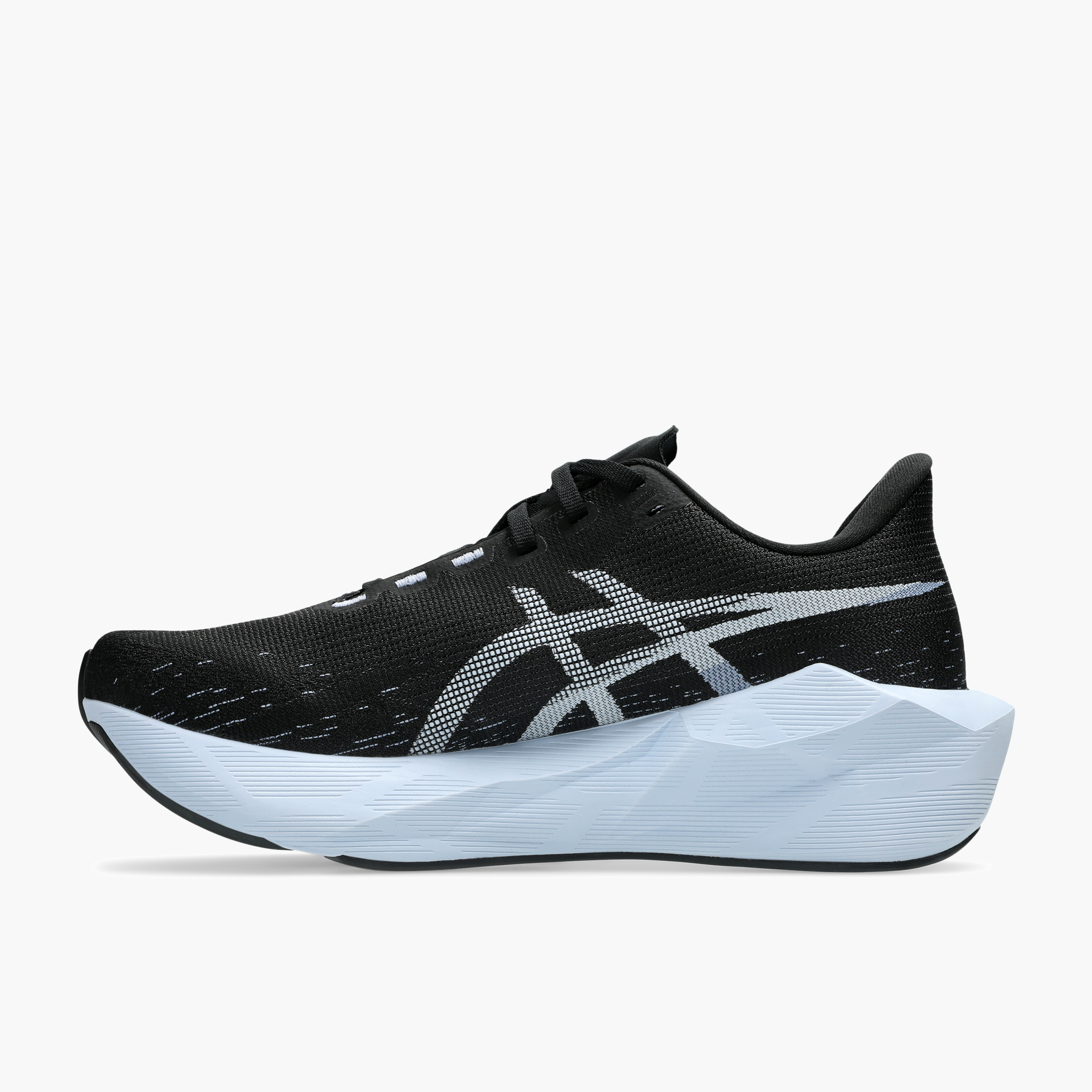Medial angle shot of Women's Novablast 6 in Black / Solid Air
