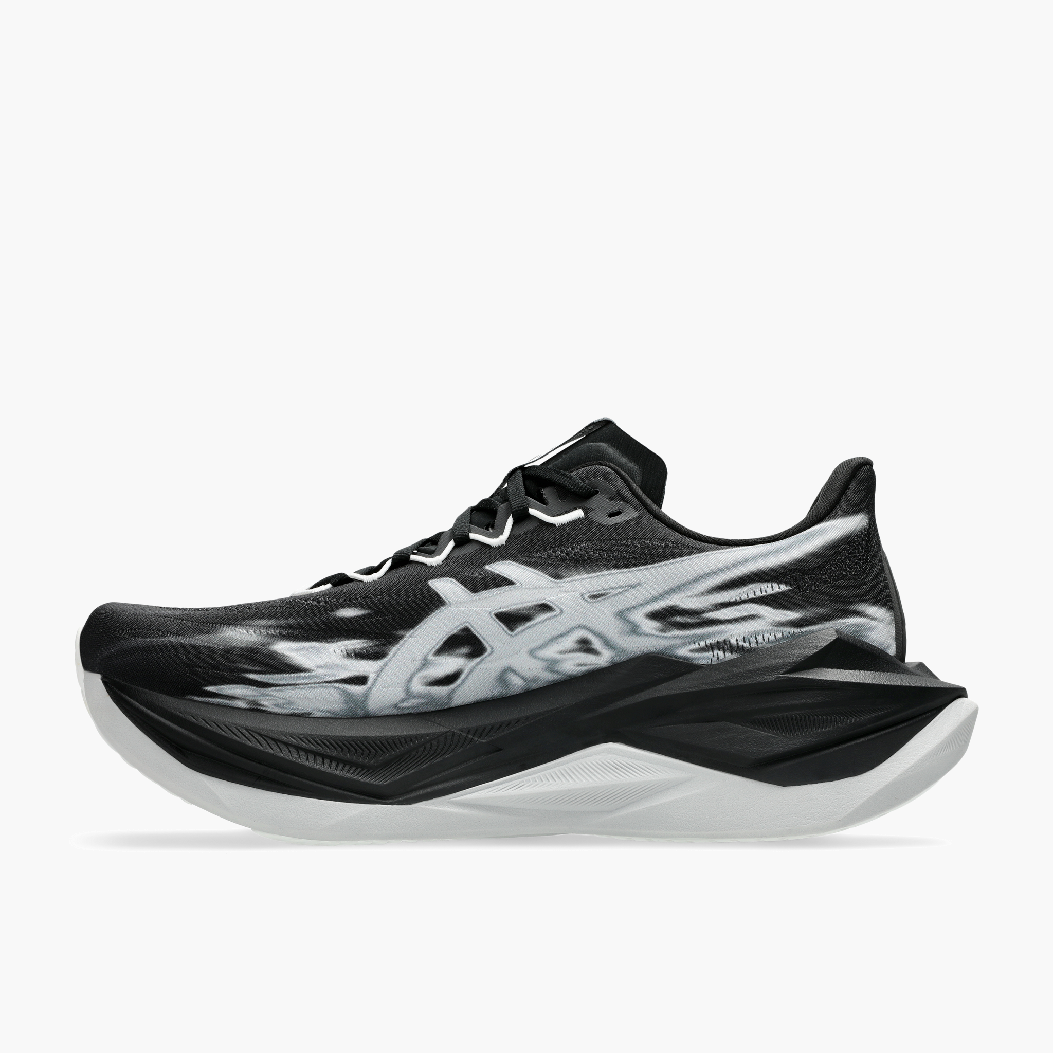 Medial angle shot of All Gender Superblast 3 in Black / Black
