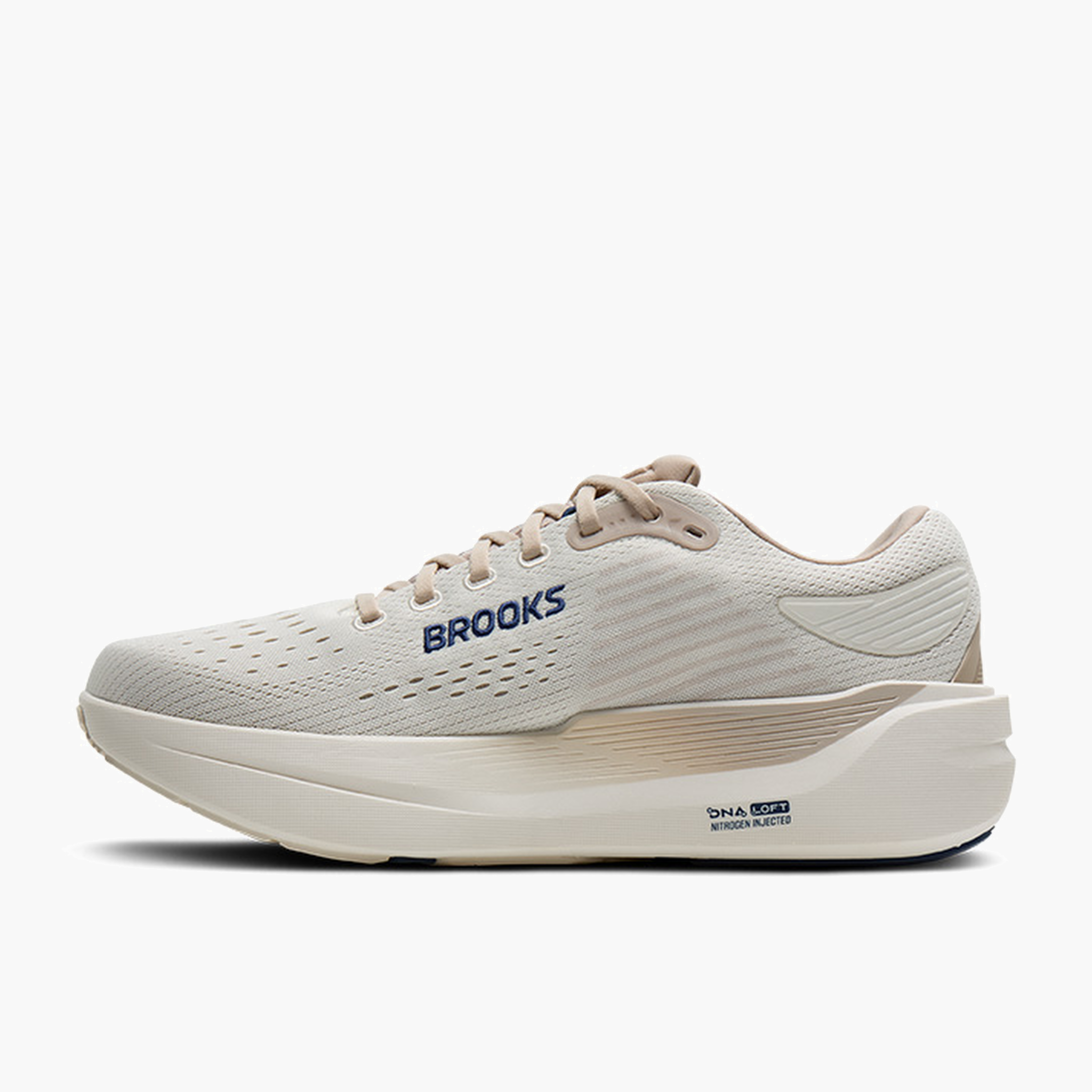 Medial angle shot of Men's Ghost Max 3 in Coconut / Chateau / Navy