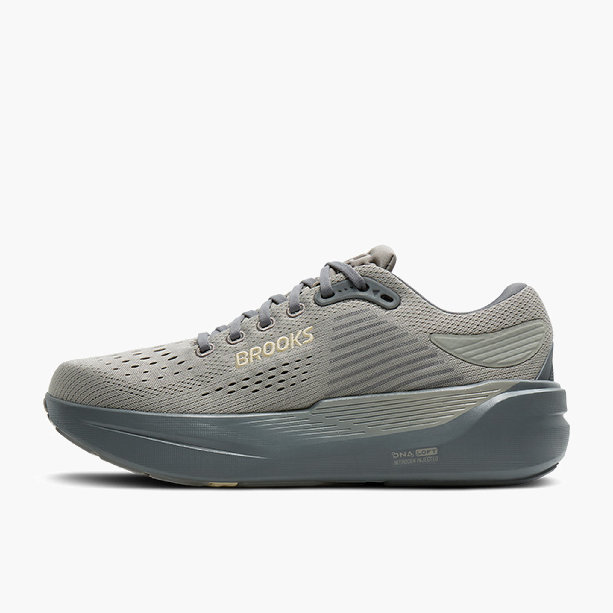 Medial angle shot of Men's Ghost Max 3 in Rockridge / Poppyseed / Sand