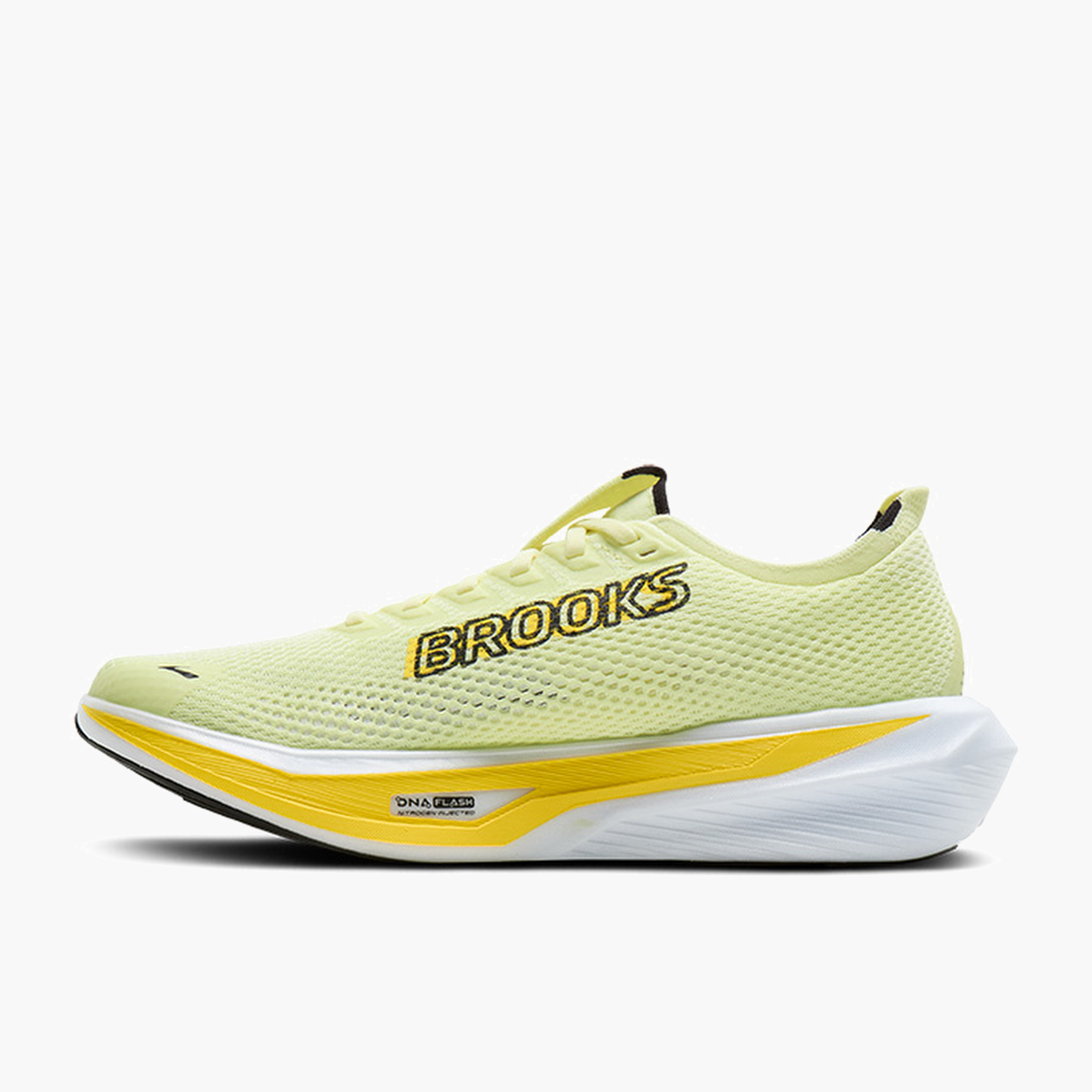Medial angle shot of Men's Hyperion 3 in Luminary / Black / Yellow