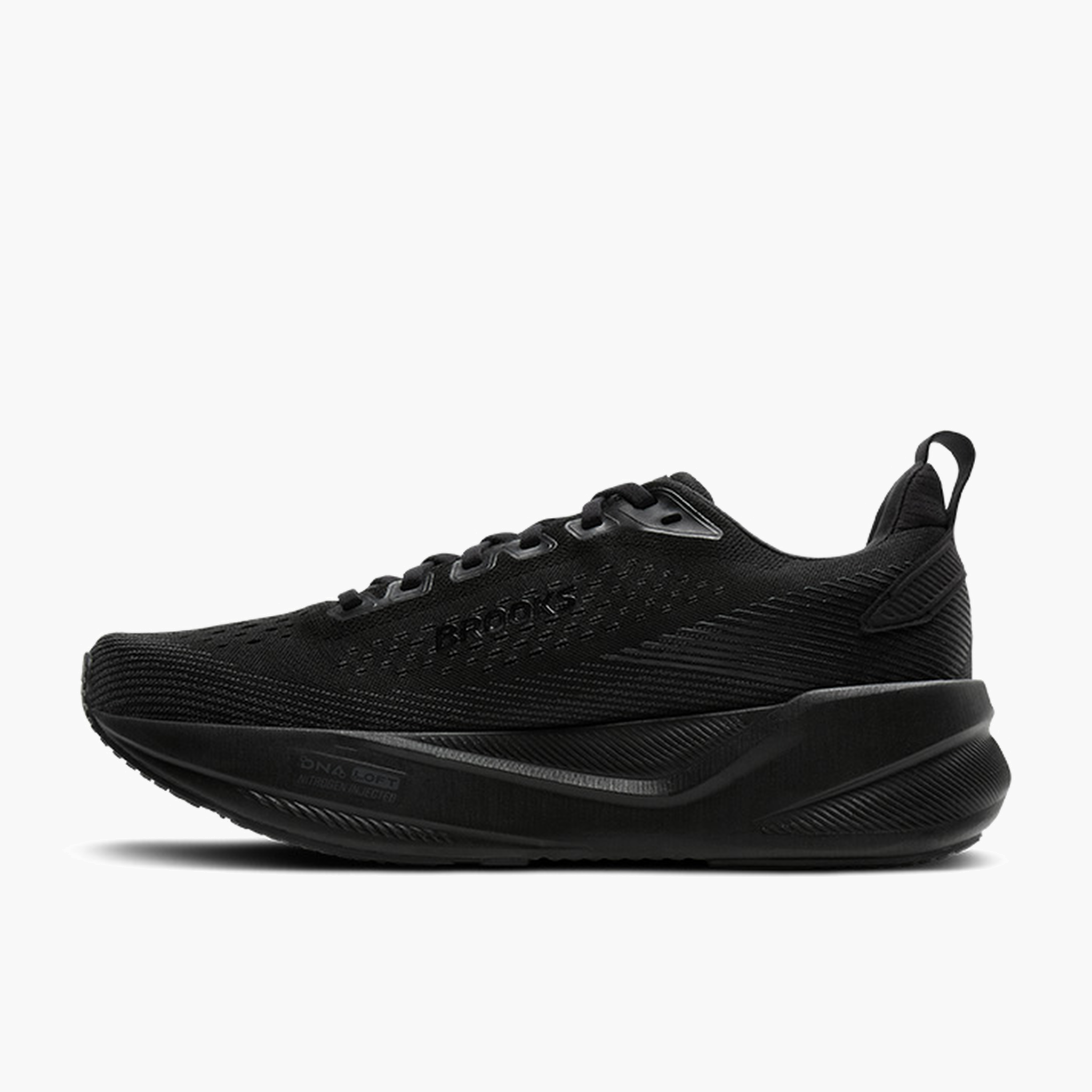 Medial angle shot of Men's Ghost Max 4 in Black / Black / Ebony
