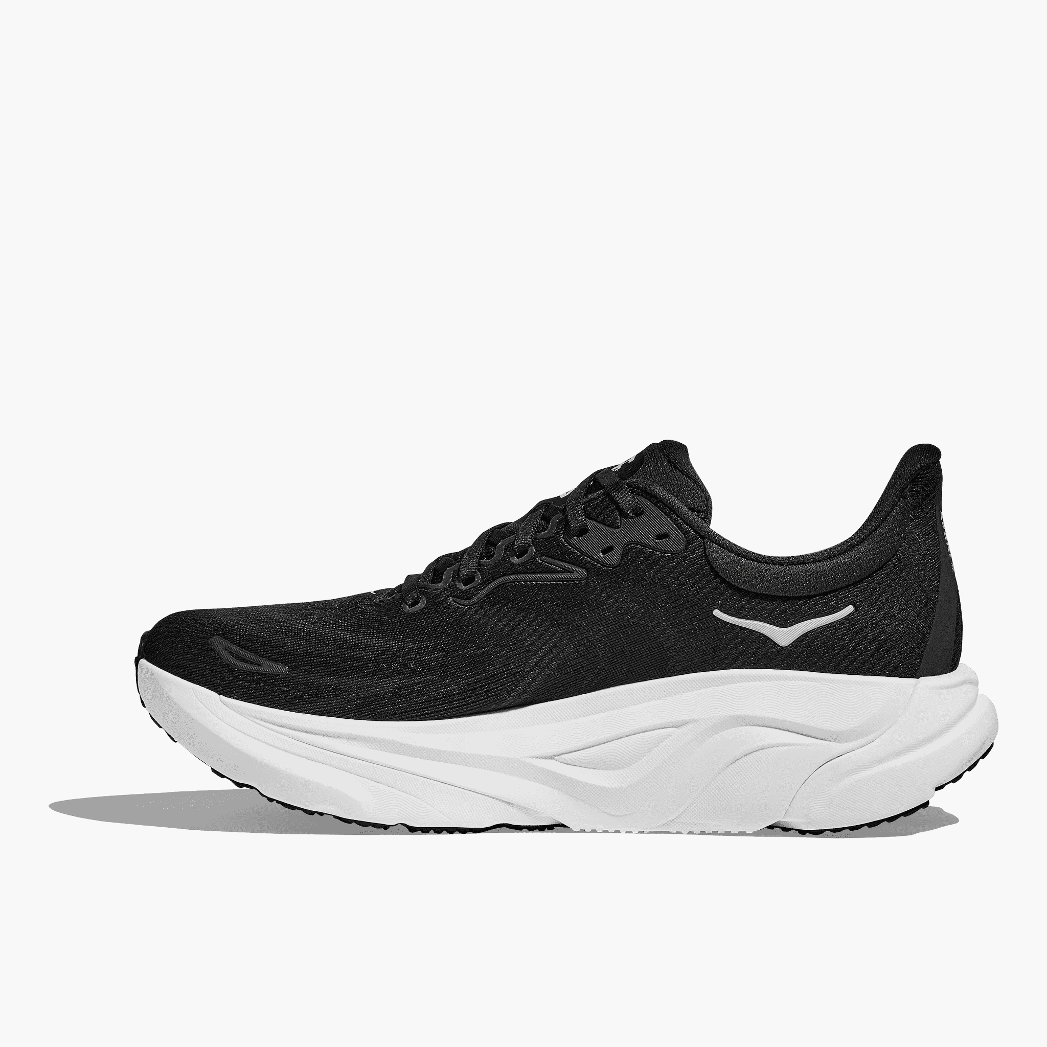 Medial angle shot of Women's Arahi 8 in Black  /  White