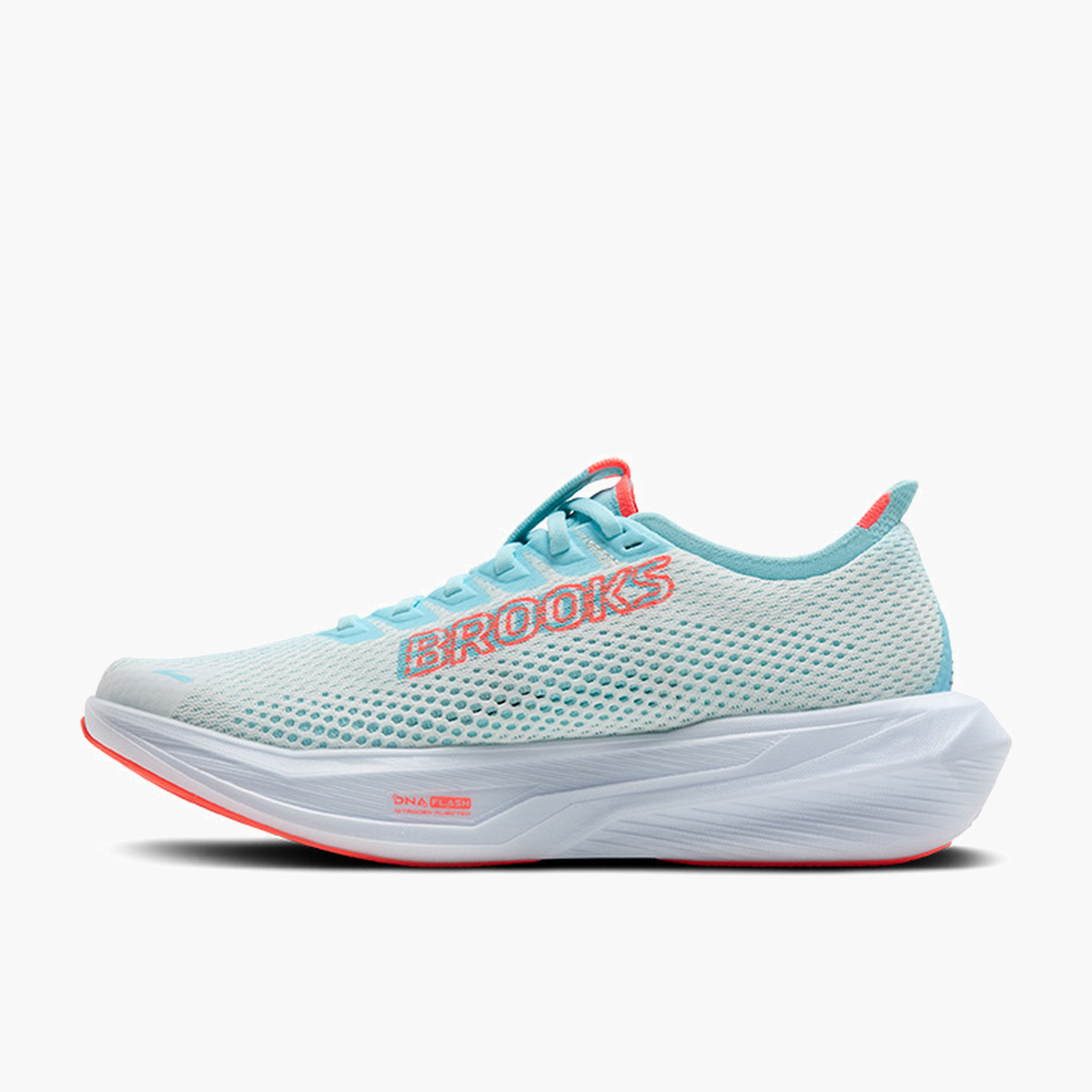 Medial angle shot of Women's Hyperion 3 in White / Pink Clay / Atomizer