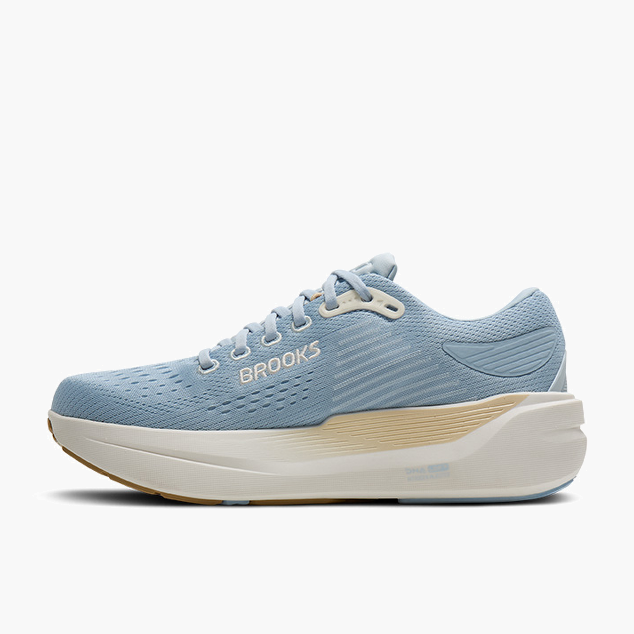Medial angle shot of Women's Ghost Max 3 in Skyway / Coconut / Sand