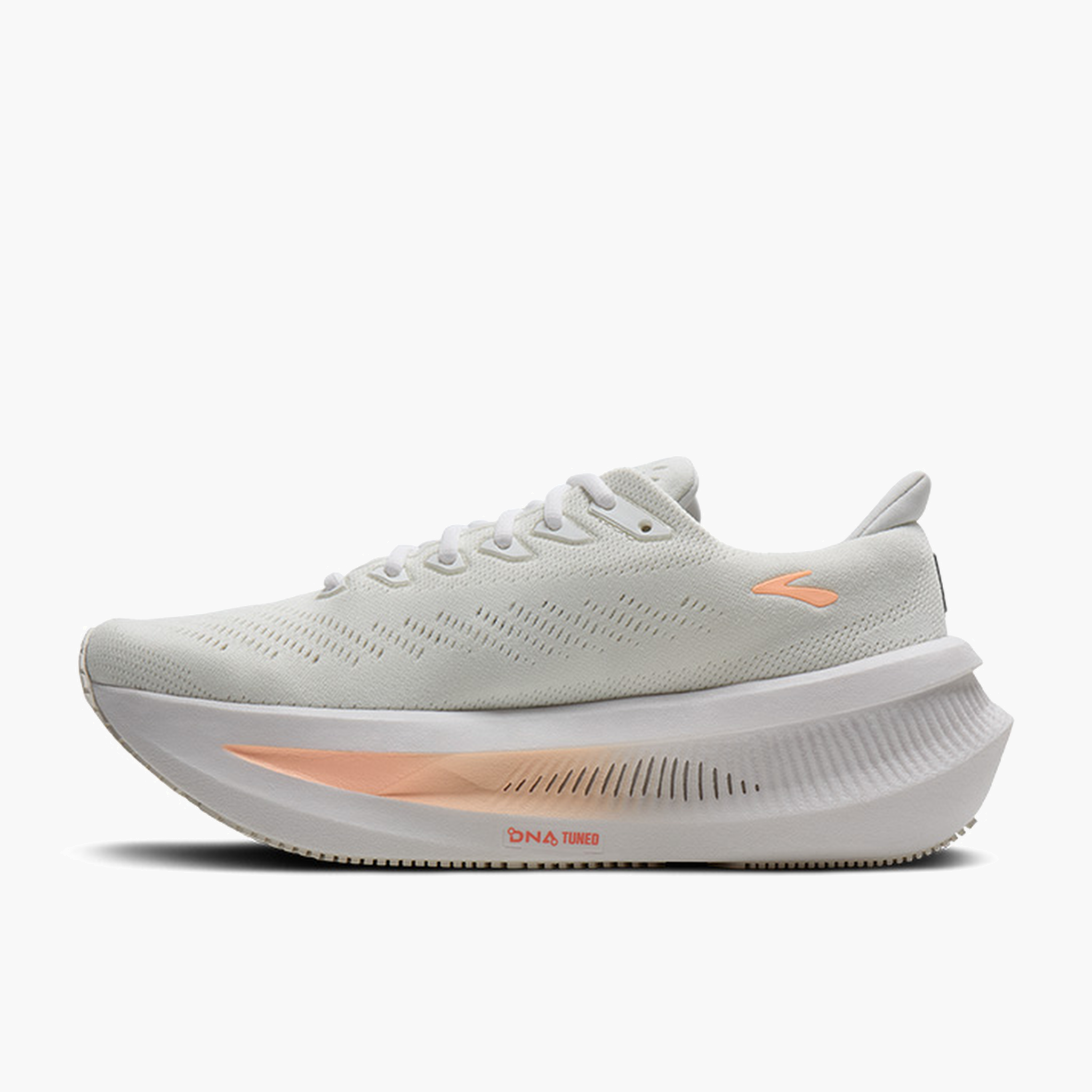 Medial angle shot of Women's Glycerin Max 2 in White / Coral / Peach
