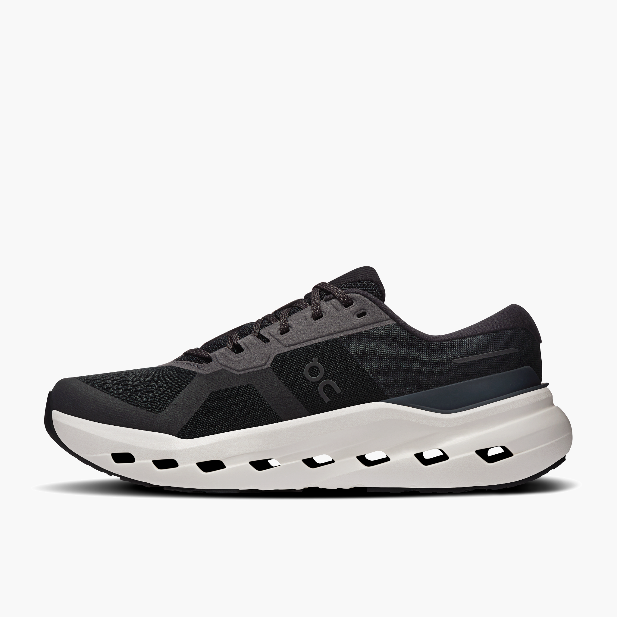 Medial angle shot of Men's Cloudrunner 3 in Black | Ivory