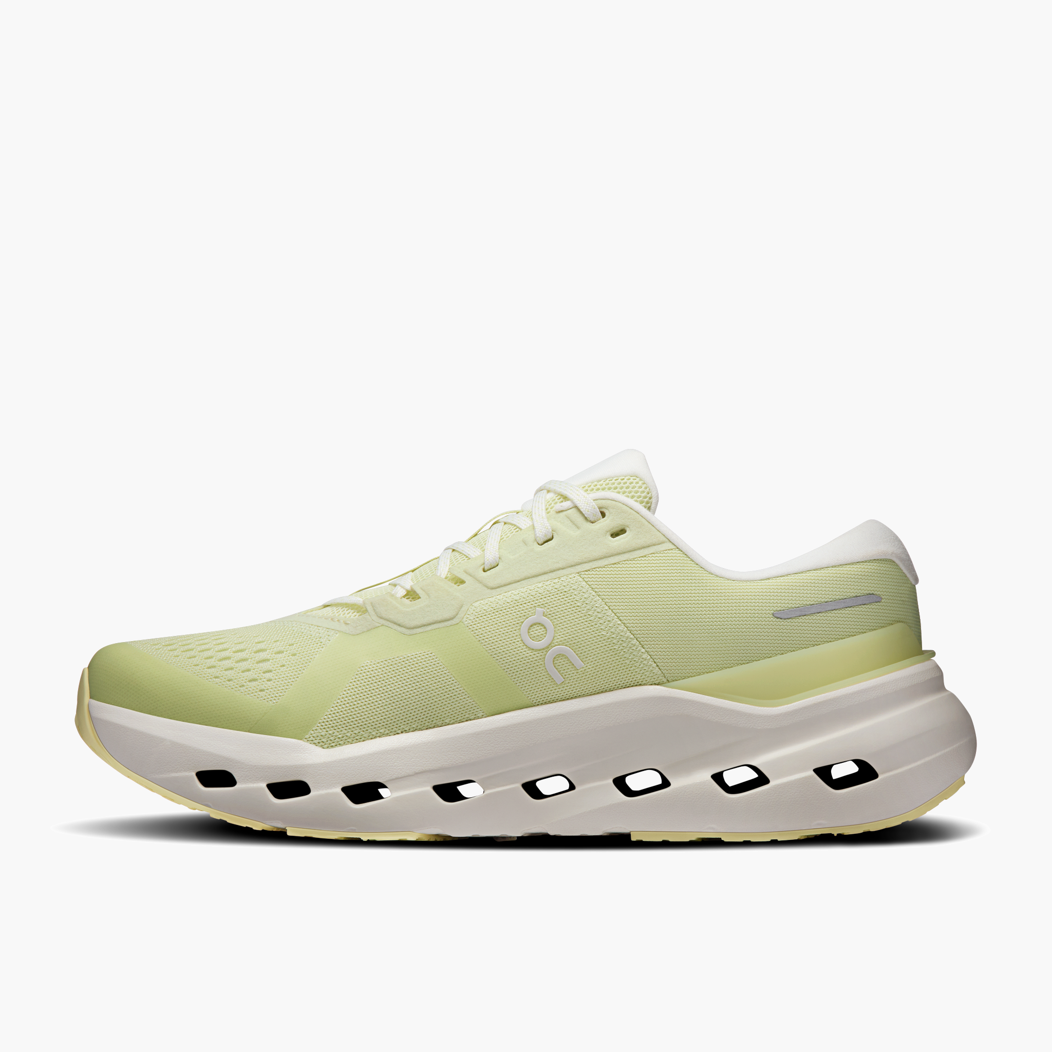 Medial angle shot of Men's Cloudrunner 3 in Linen | Ivory