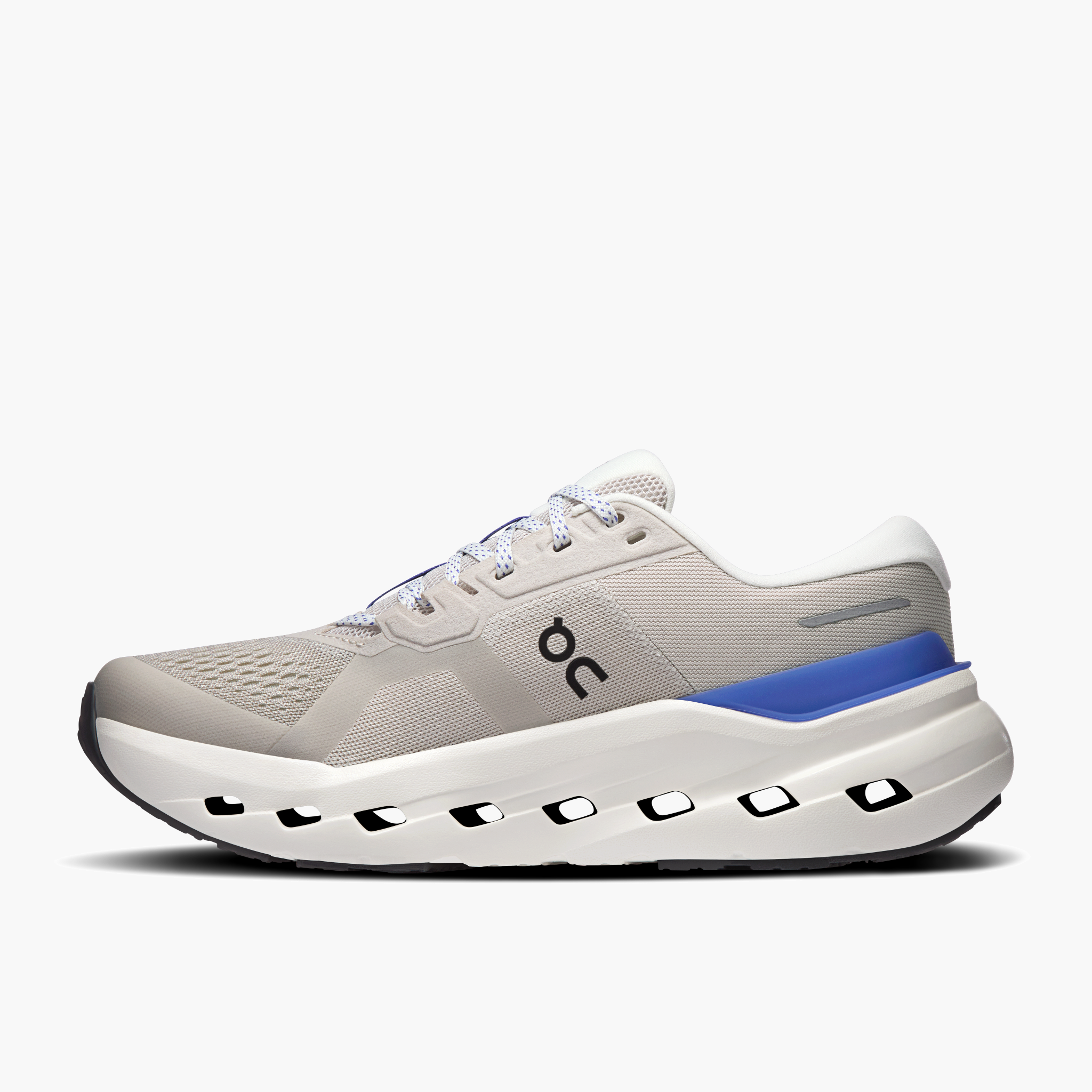 Medial angle shot of Women's Cloudrunner 3 in Pearl | Sailor