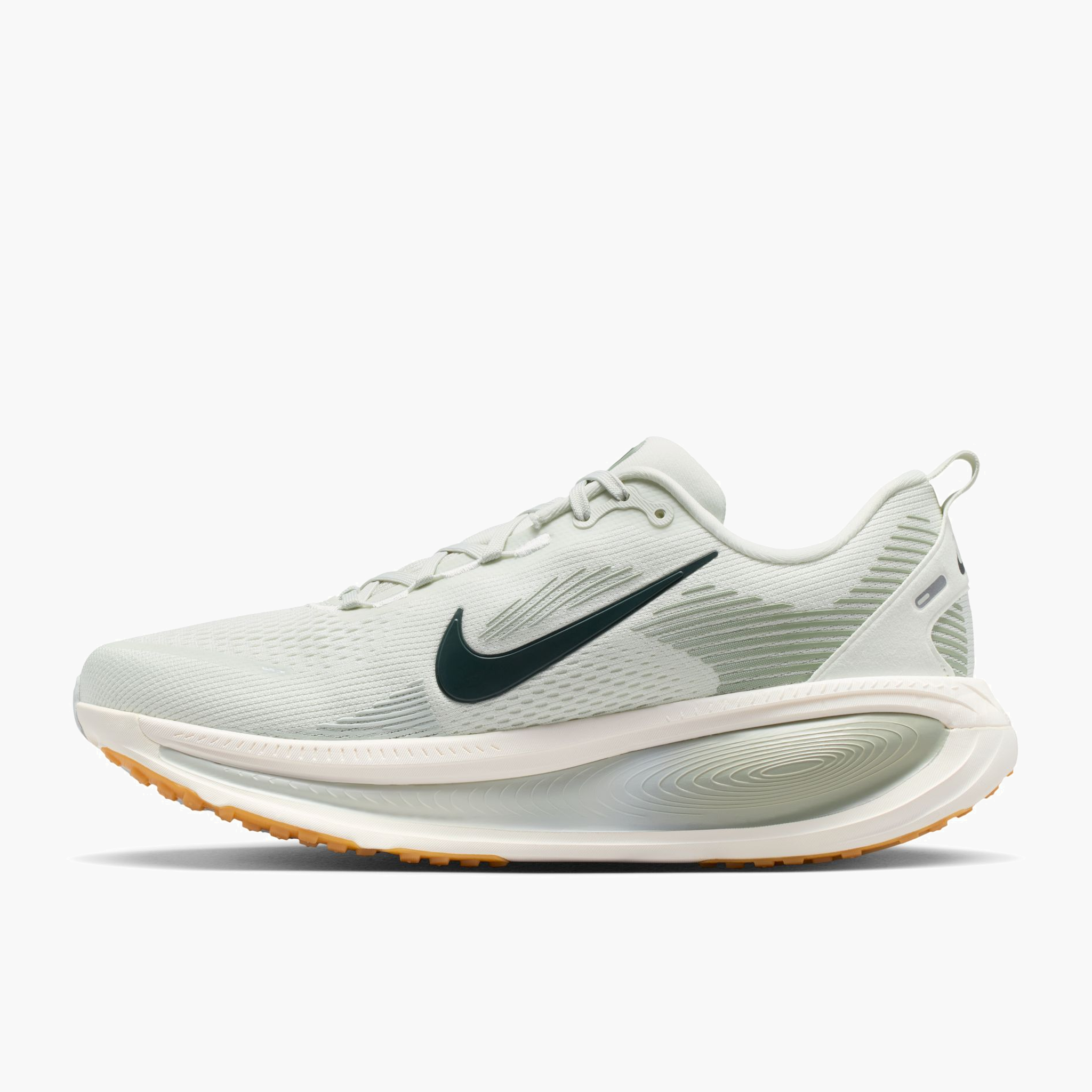 Medial angle shot of Men's Vomero 18 in Spruce Aura / Black Spruce-Jade Horizon