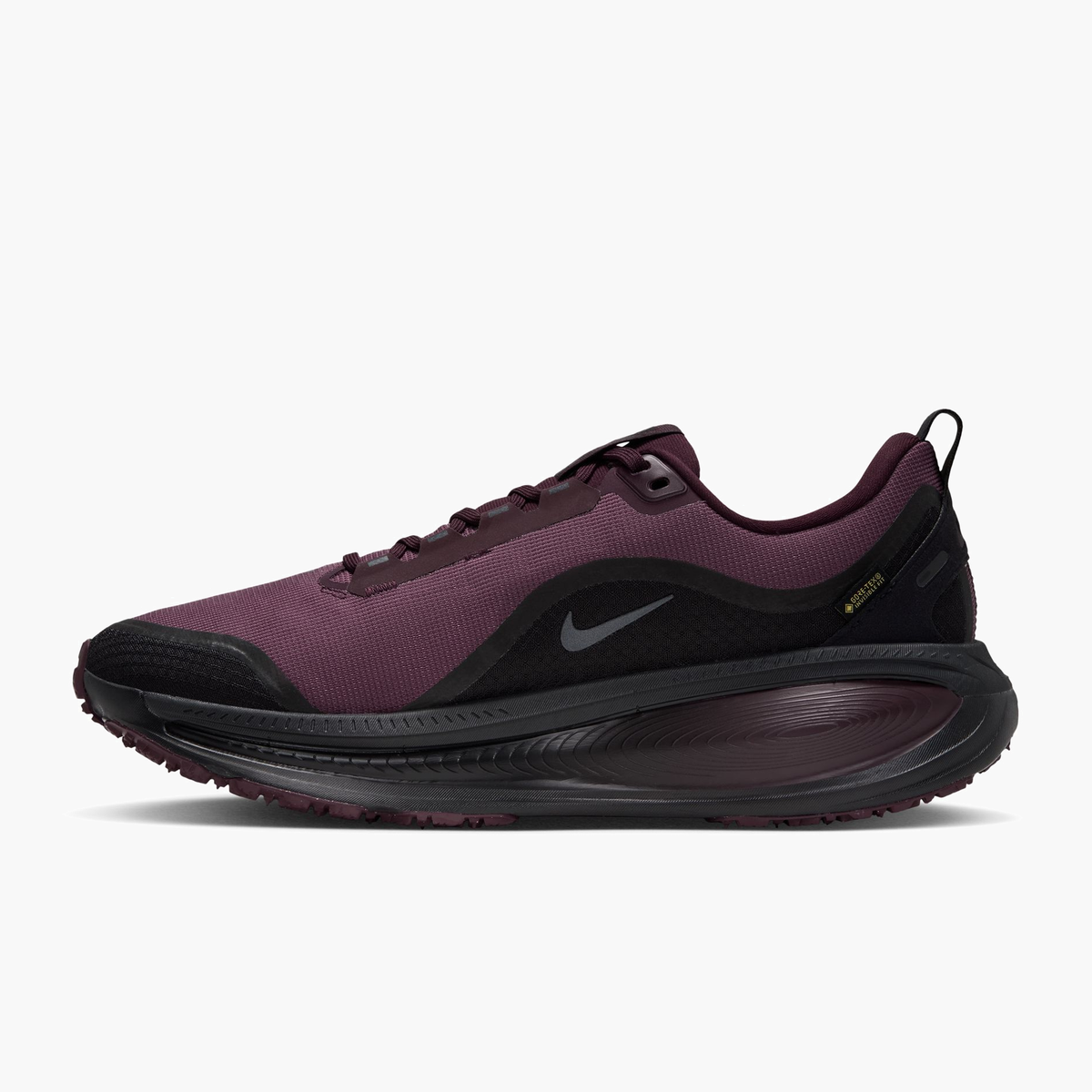 Medial angle shot of Men's Vomero 18 Gore-Tex in Burgundy Crush / Black-Burgundy Crush