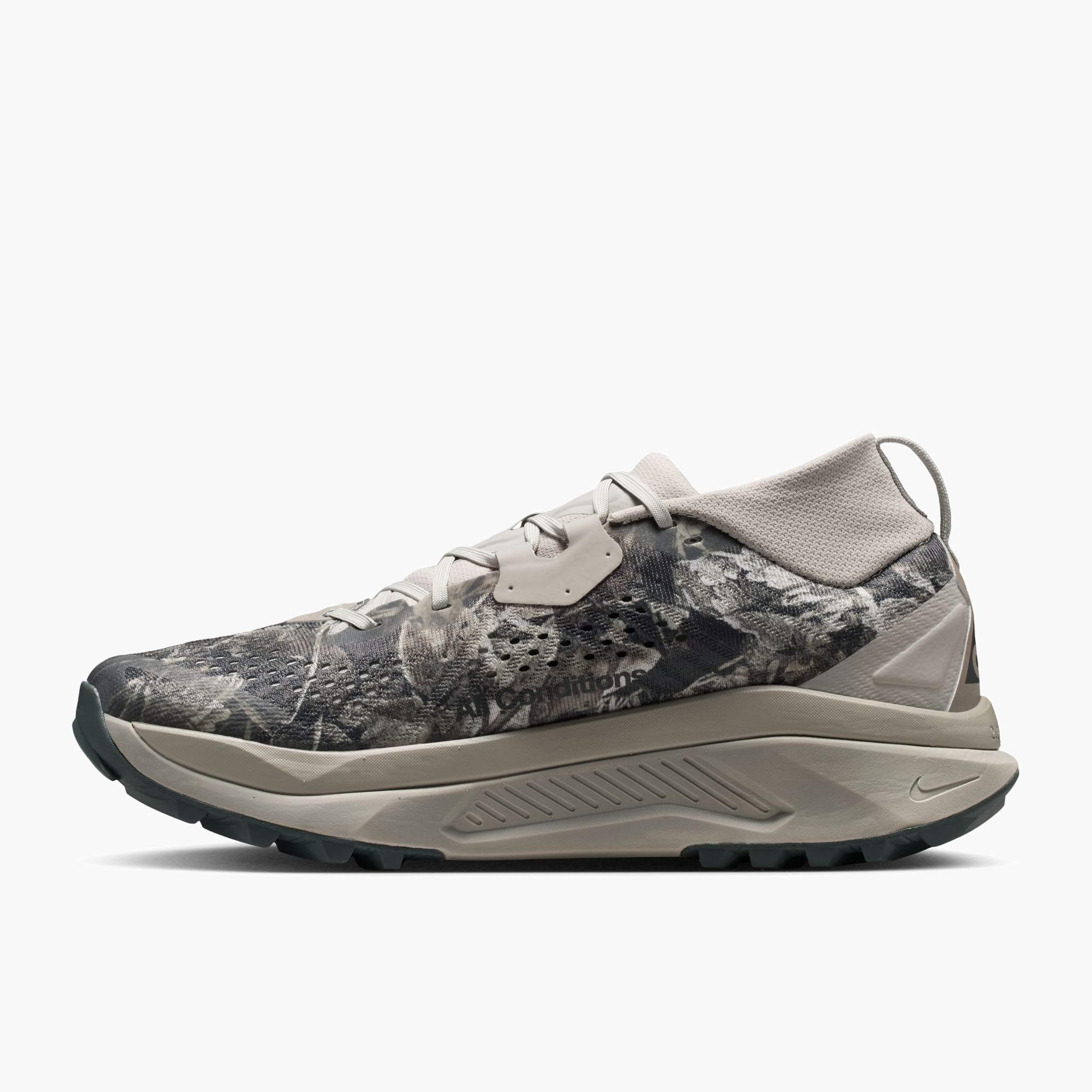 Medial angle shot of Men's ACG Zegama in Spruce Fog / Black Spruce-Sea Glass-Black