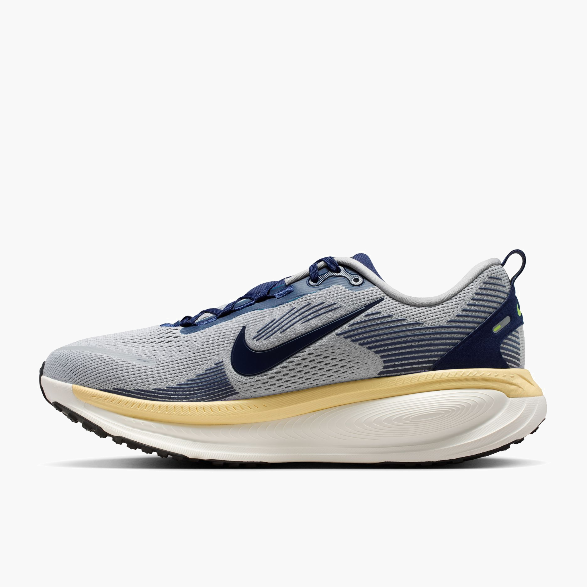 Medial angle shot of Men's Vomero 18 in Wolf Grey / Midnight Navy-Pewter-Sail