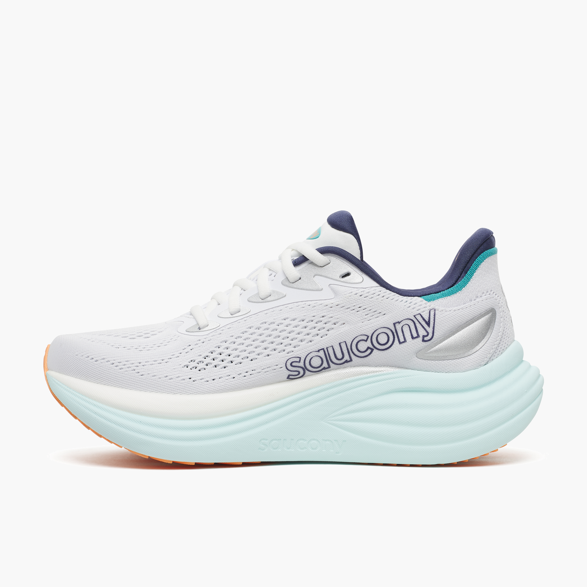 Medial angle shot of Women's Triumph 24 in White / Spa