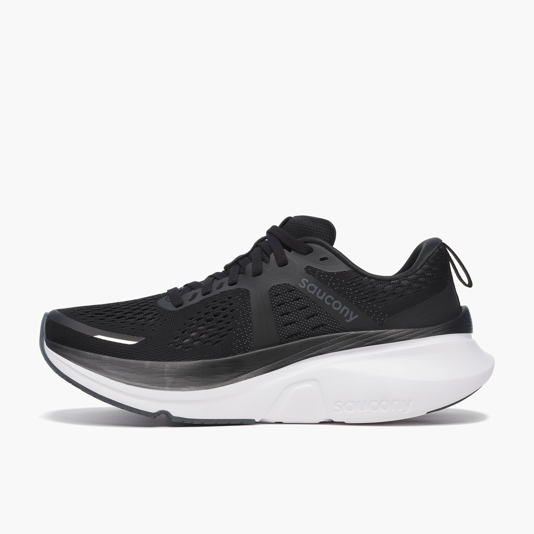 Medial angle shot of Women's Guide 18 in Black/white