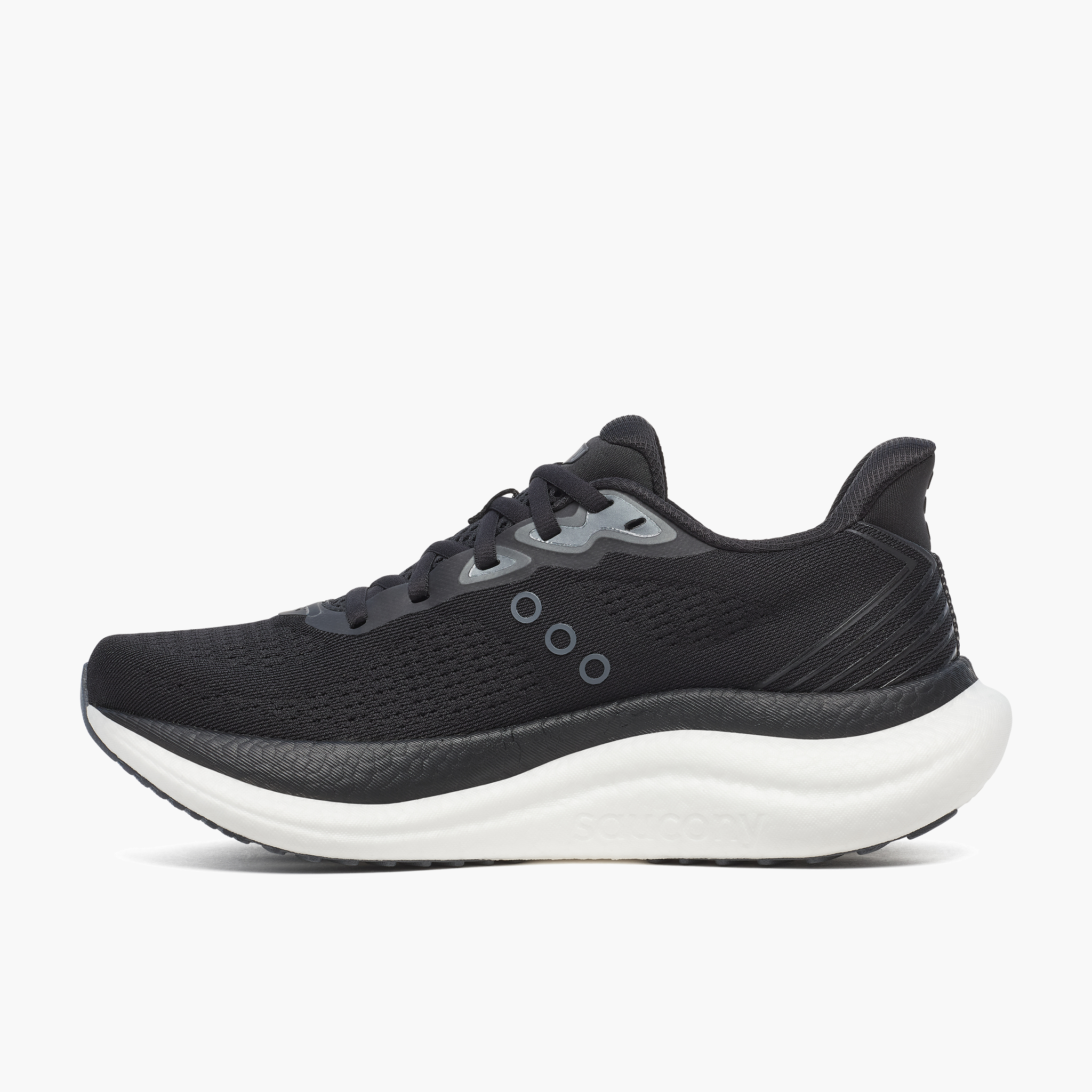 Medial angle shot of Women's Triumph 23 in Black / White