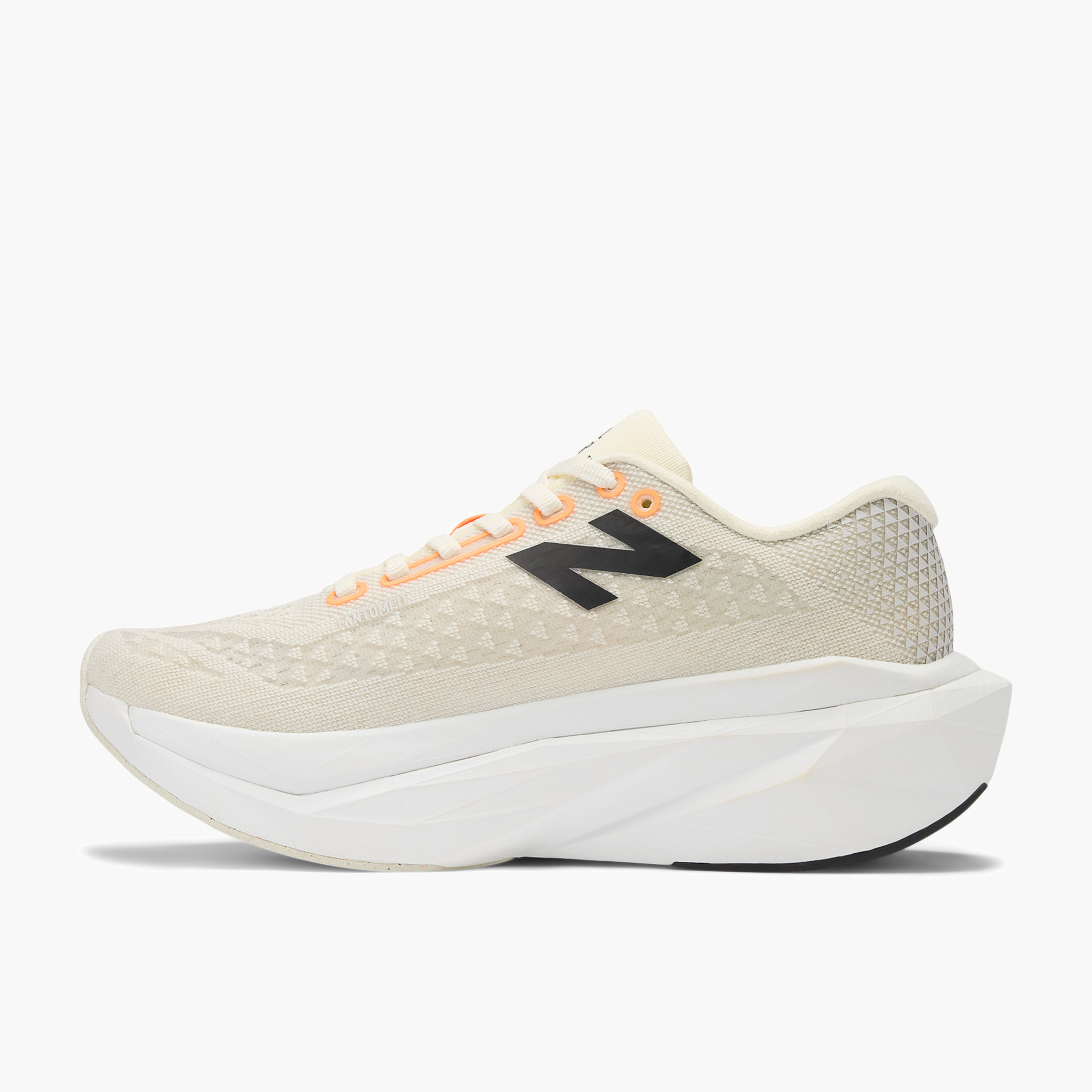 Medial angle shot of Women's Supercomp Trainer v3 in Angora