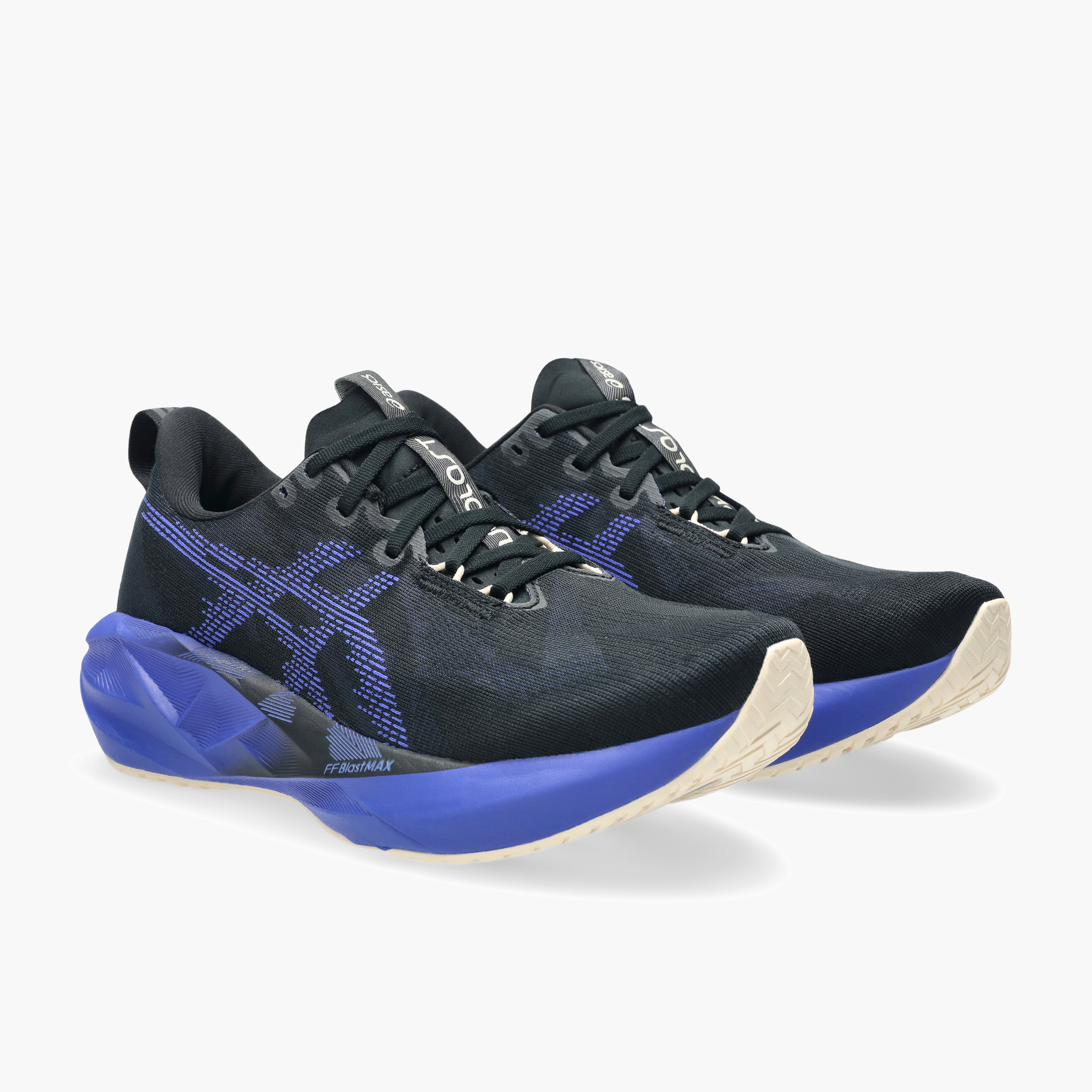 3/4 angle shot of Men's Novablast 5 in Black / Cobalt Burst