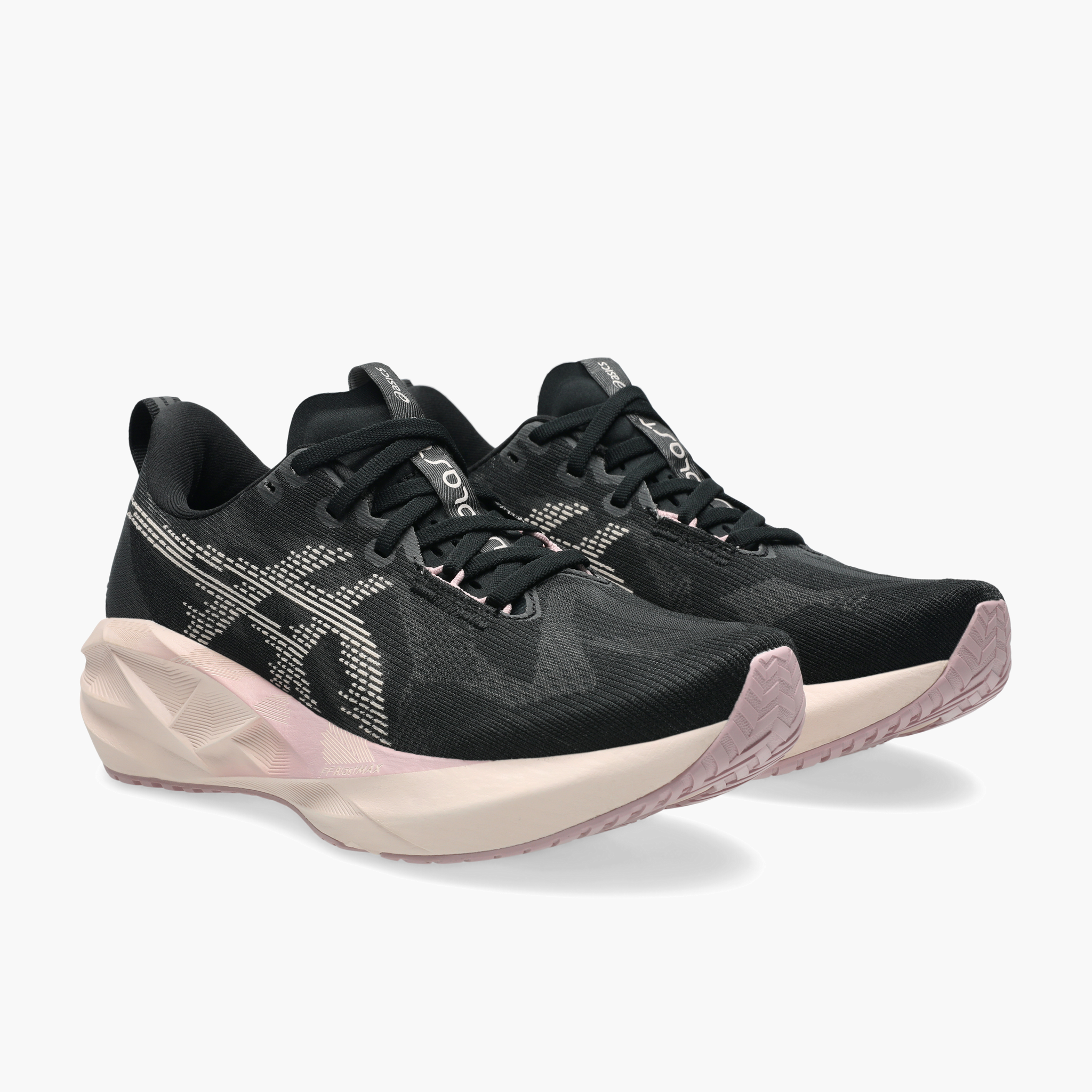 3/4 angle shot of Women's Novablast 5 in Black / Pearl Pink