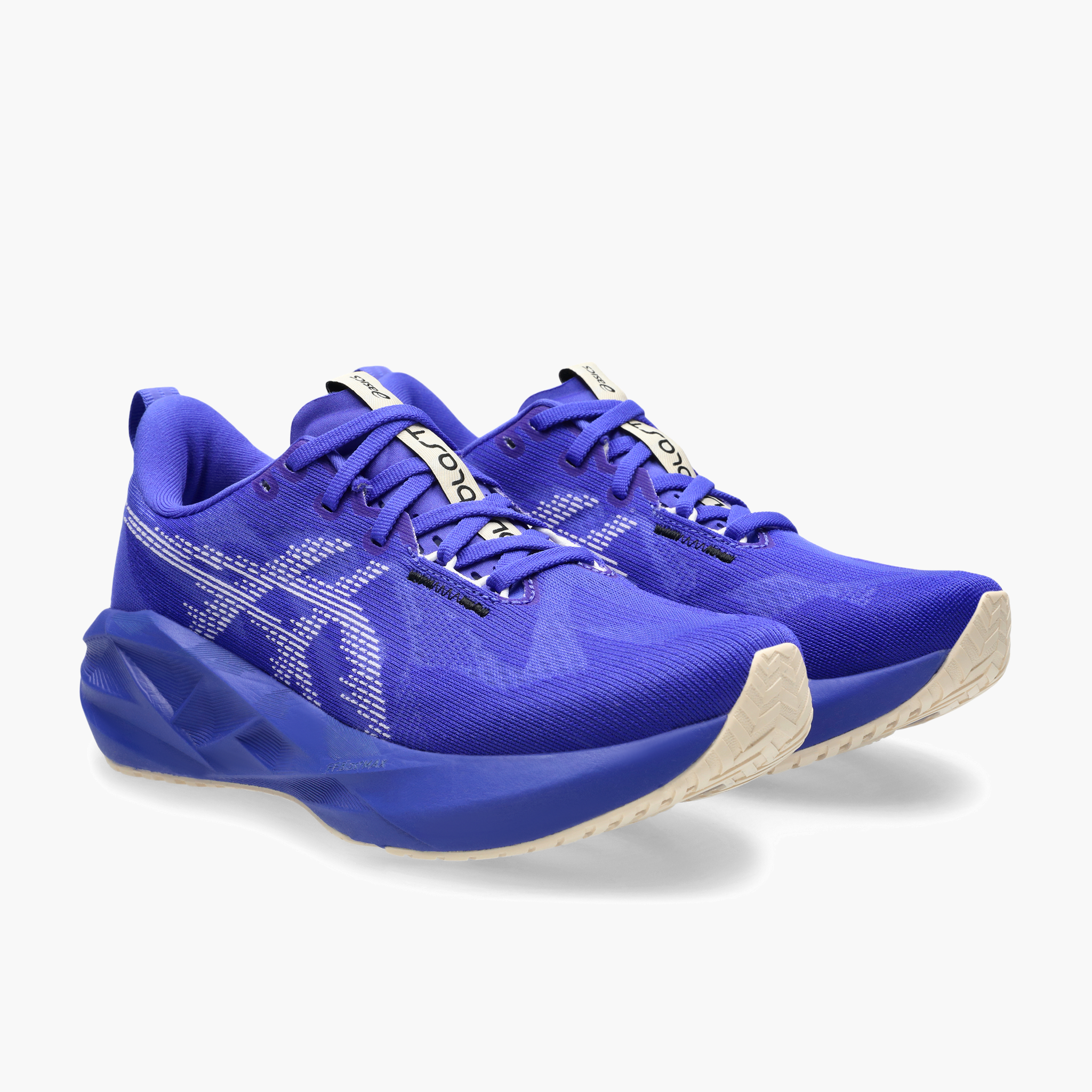3/4 angle shot of Women's Novablast 5 in Cobalt Burst / White