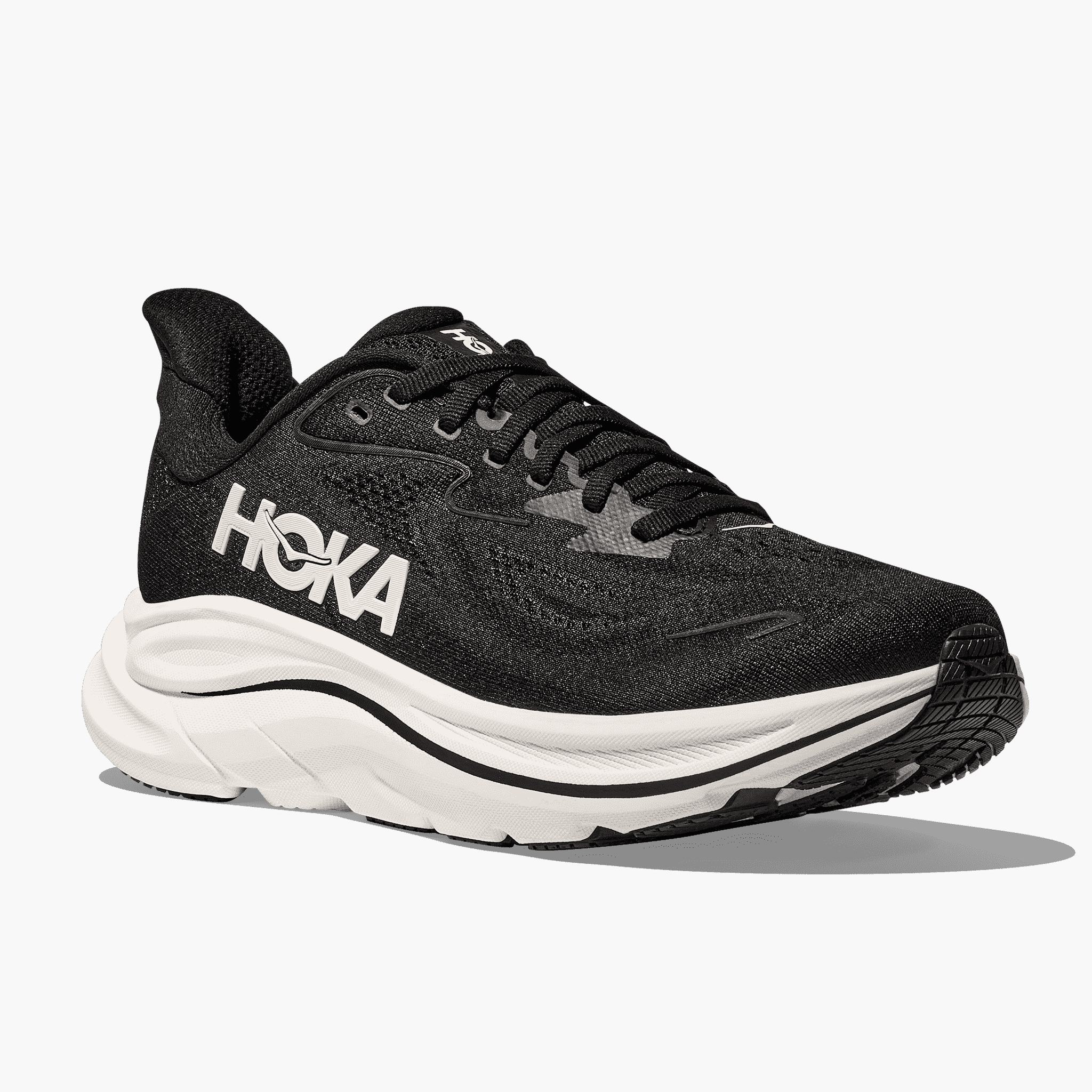 3/4 angle shot of Women's Clifton 10 in Black / White